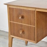 Petit bureau/commode en teck du milieu du siècle par Meredew. Style danois moderne et vintage.