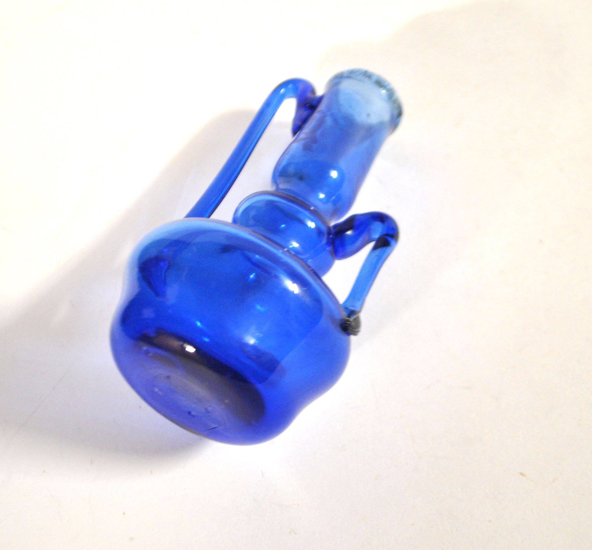 Miniature soliflore vase, antique blown glass in blue, craftsmanship from 1900.