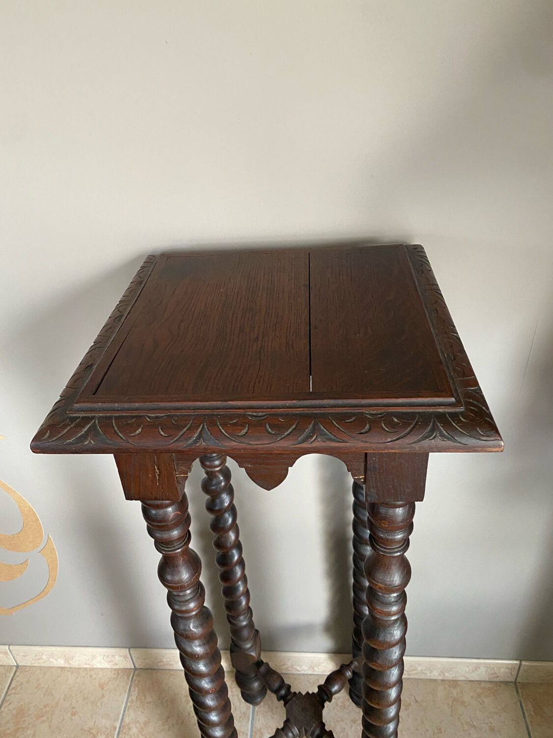 Louis XIII style pedestal table