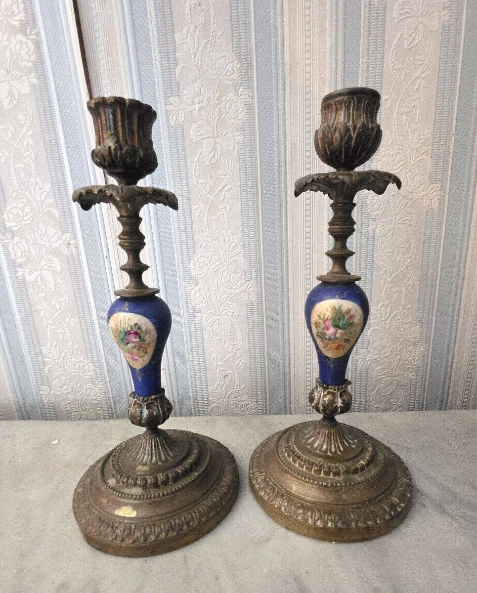 Pair of antique candlesticks in brass, bronze, and Sèvres porcelain – Floral decoration –