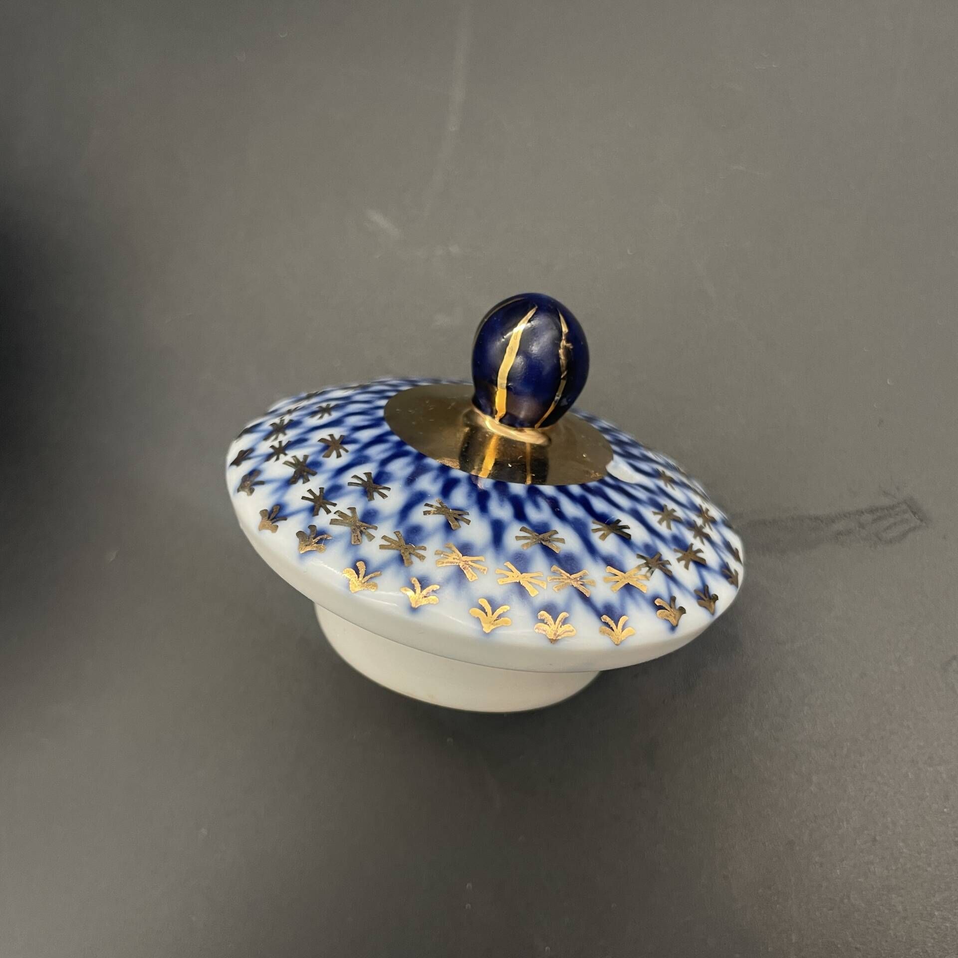 Lomonosov porcelain sugar bowl LFZ – Cobalt net pattern – Russia,