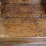 Banc d'église ancien en pin avec compartiments de rangement du 18e siècle