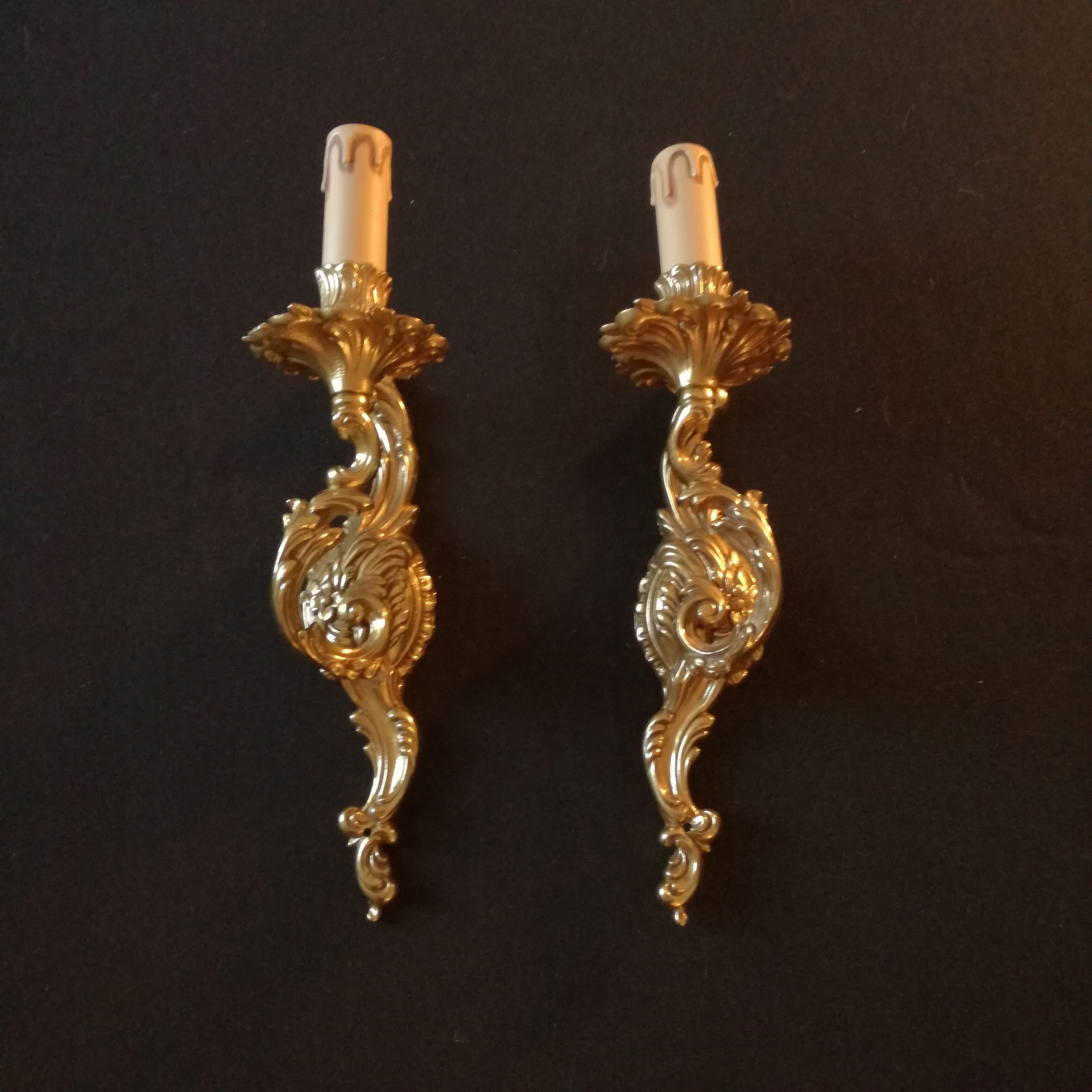 Pair of Louis XV wall lamps in bronze