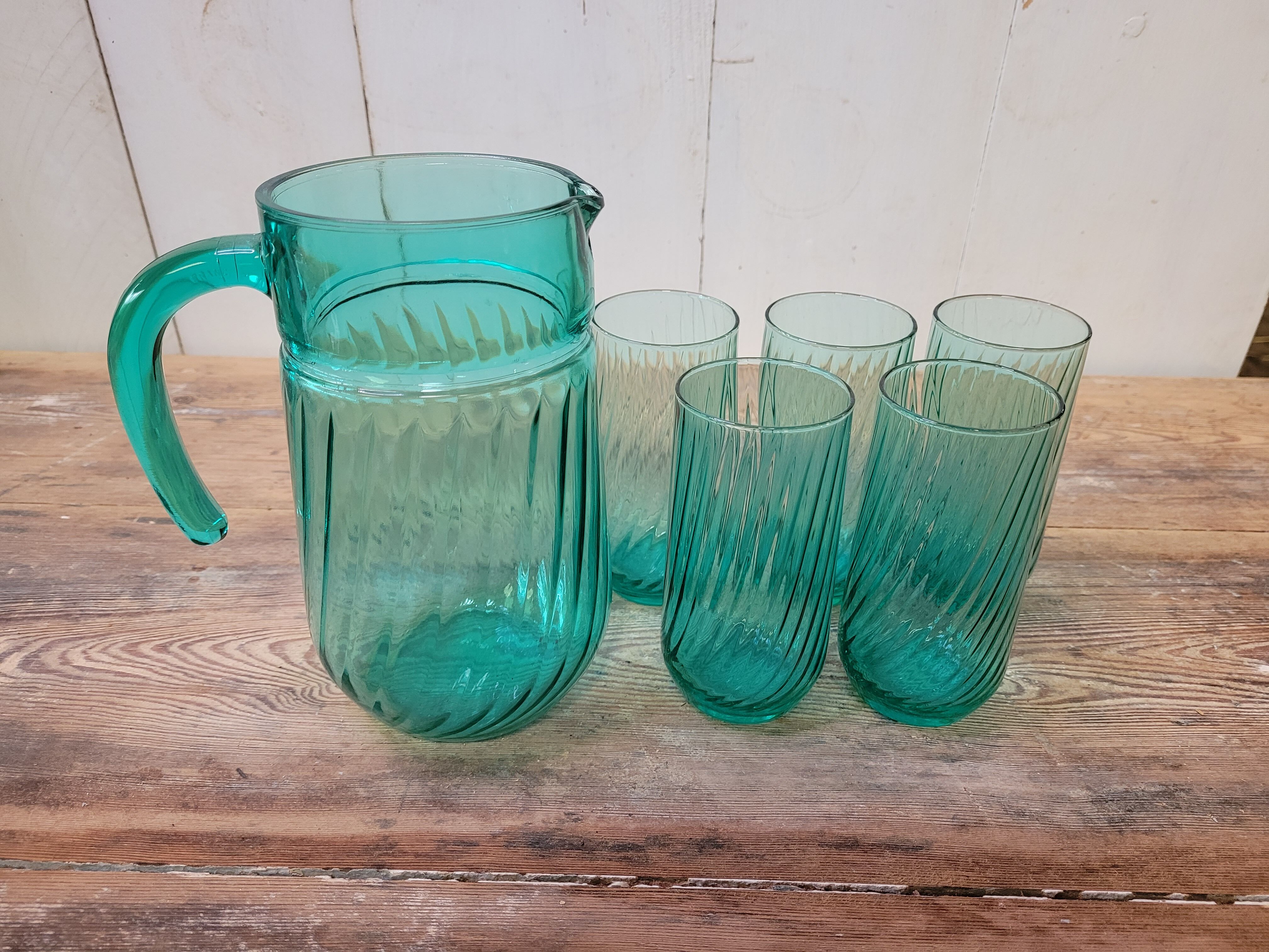 Carafe with 5 water glasses