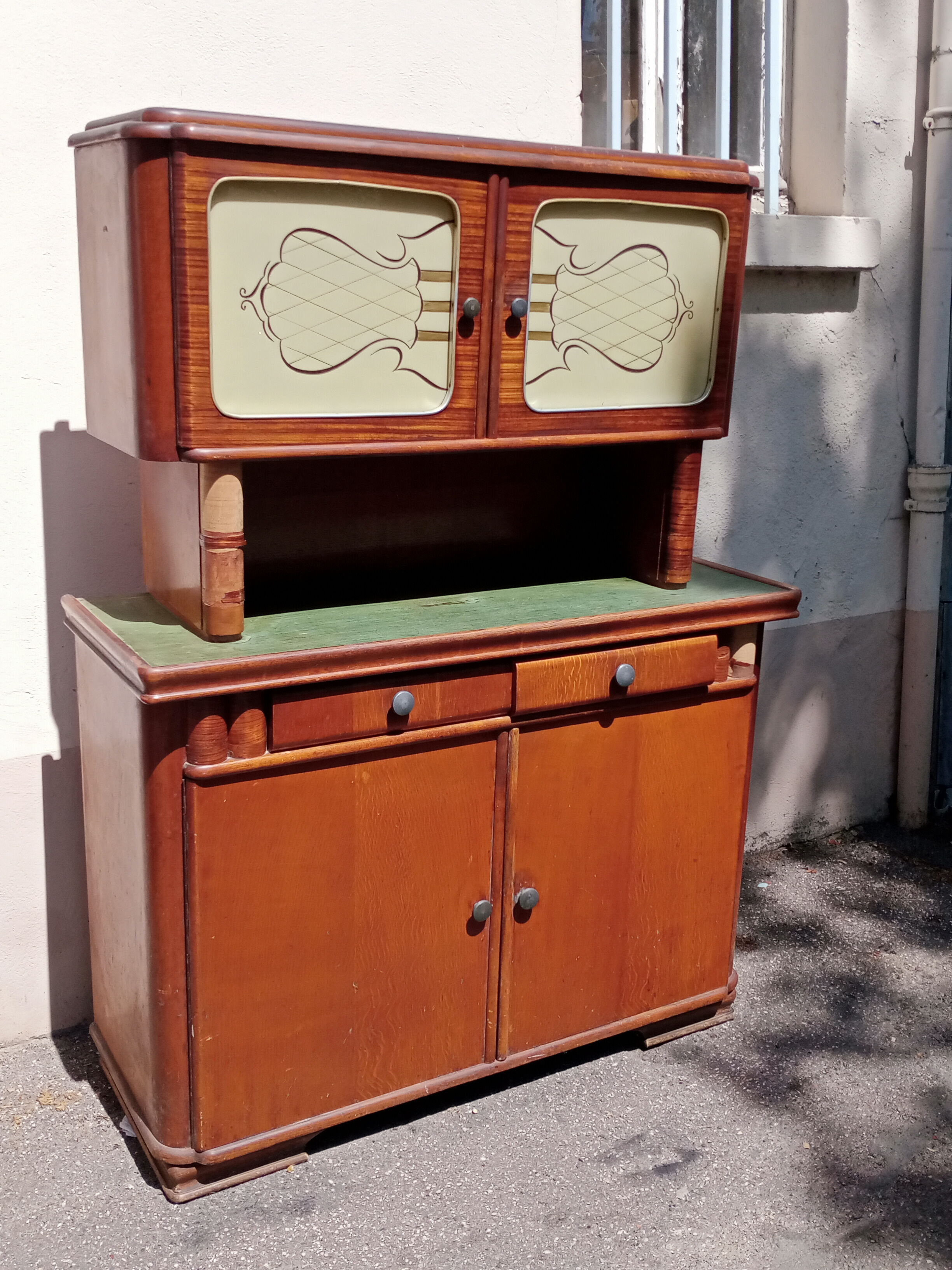 Buffet "Mado" cuisine vintage