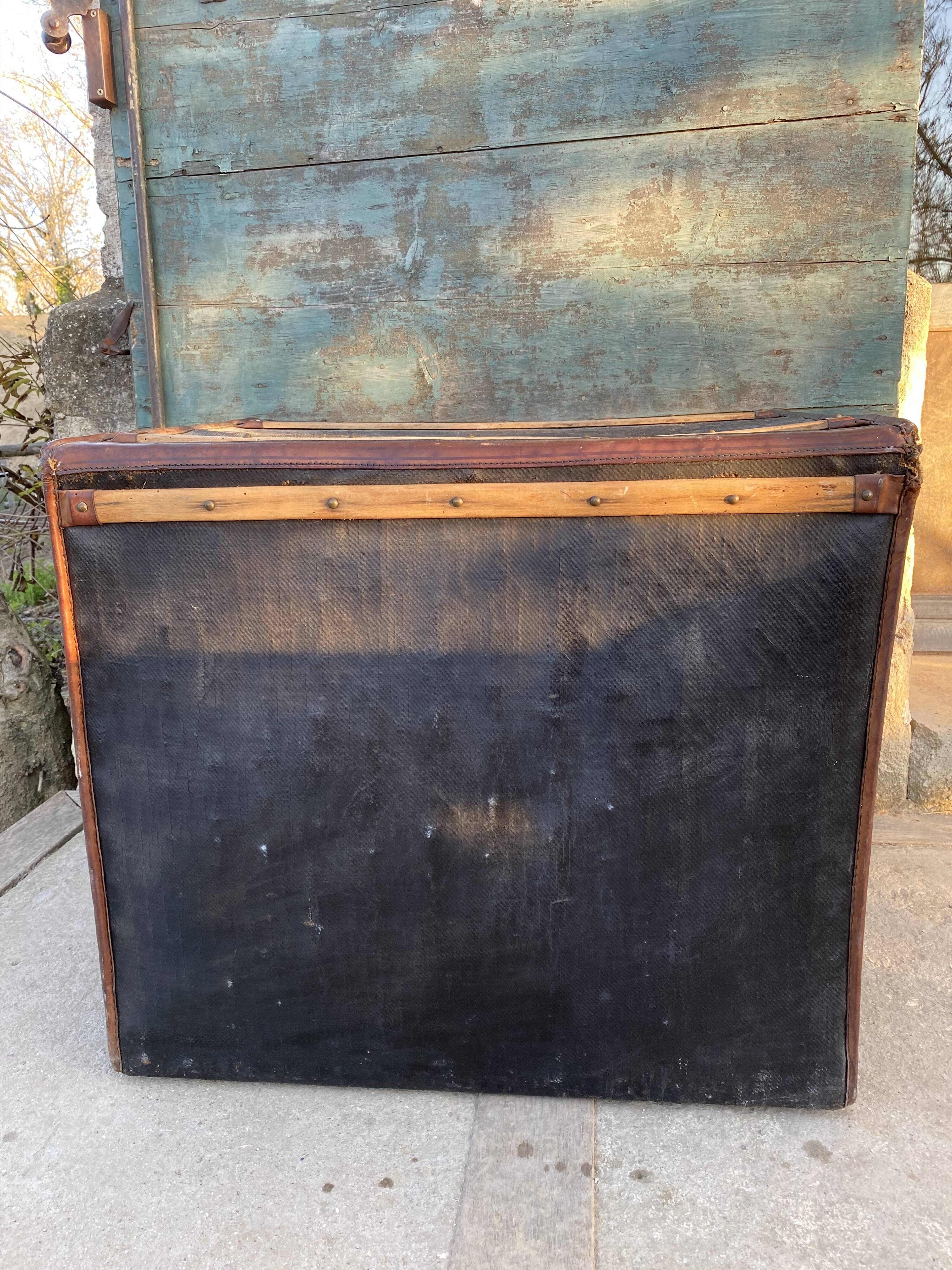 Beaumont Paris leather horse-drawn carriage travel trunk