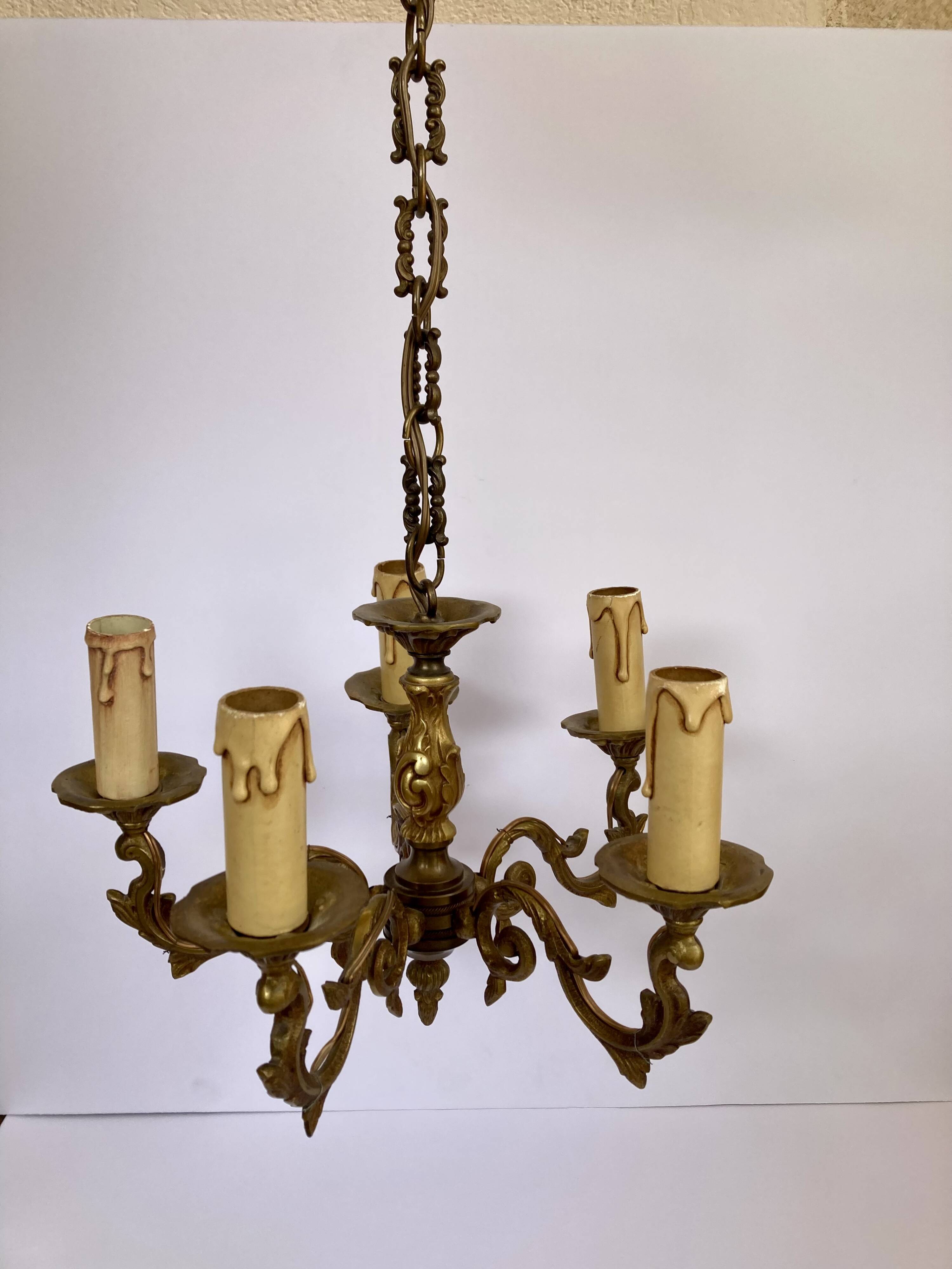 Lustre ancien doré à 5 lumières