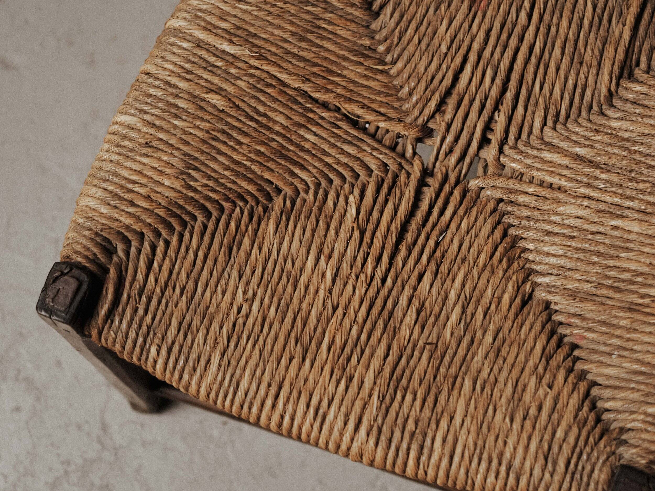 Auvergnat armchair in wood and straw, folk art, 19th century