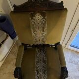 Grand fauteuil / trône ancien en noyer sculpté à têtes de lions.