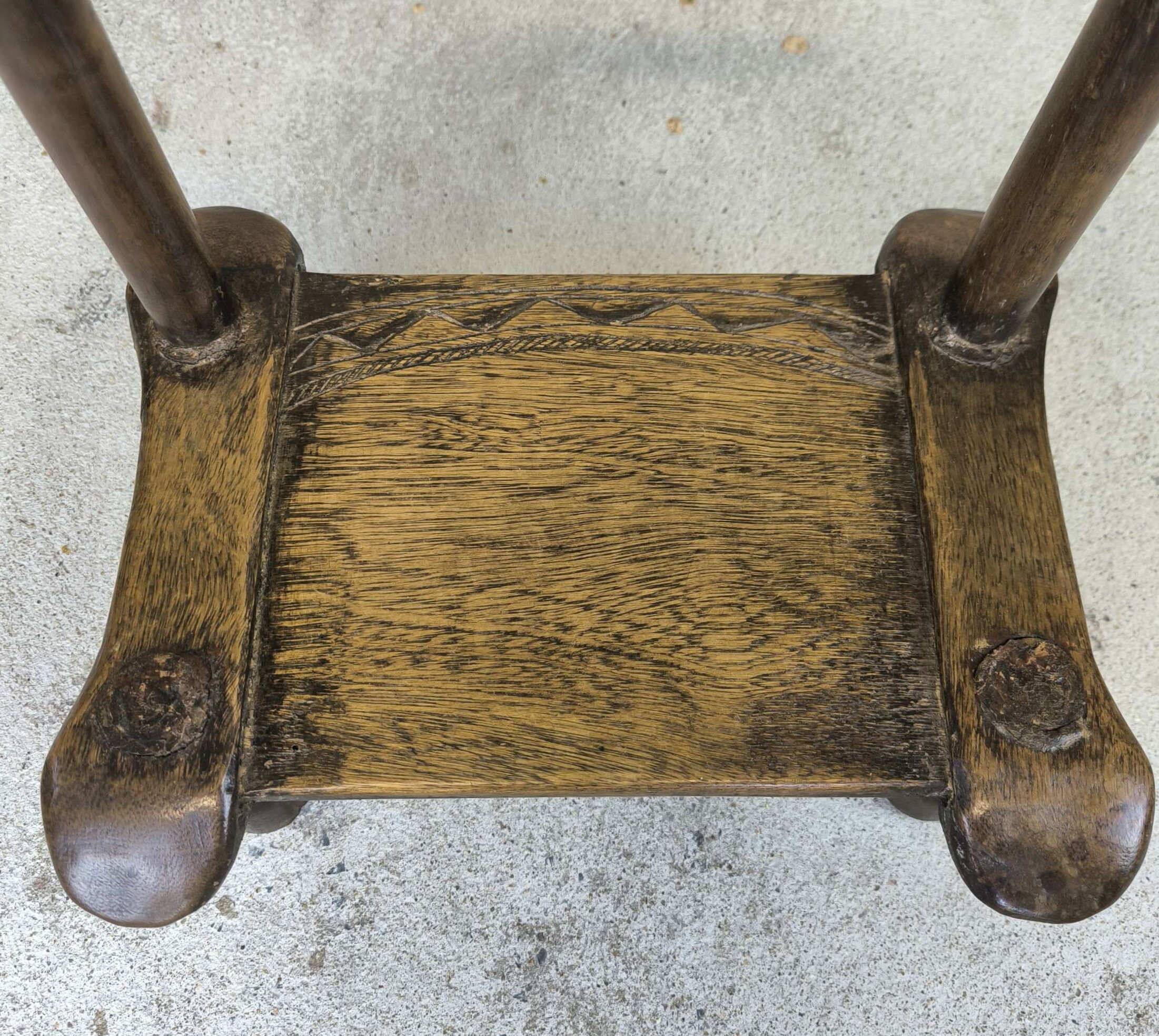 Petite chaise baoulé en bois