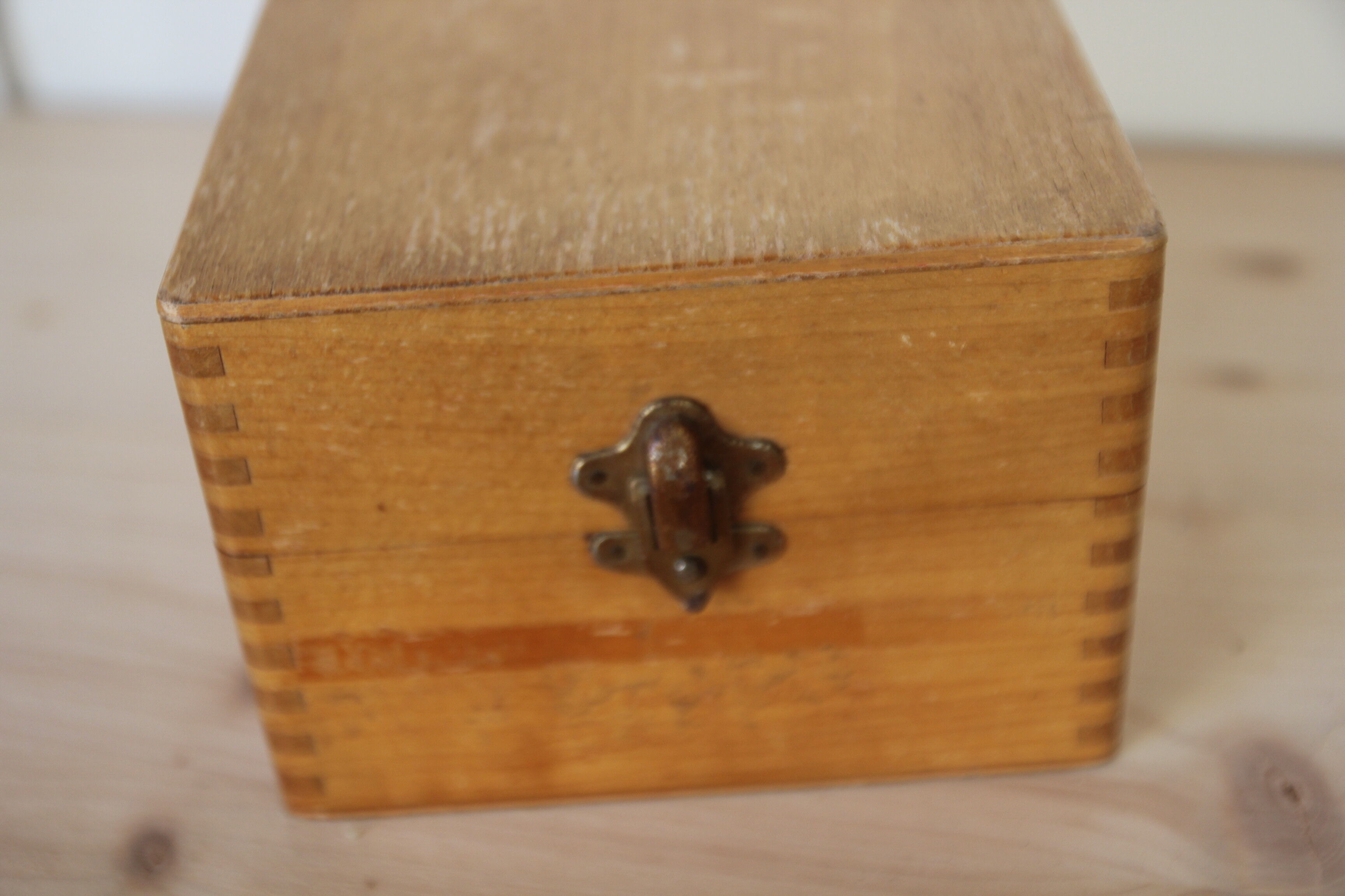 Wooden plug box