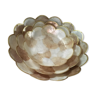 Three round trays in mother-of-pearl.