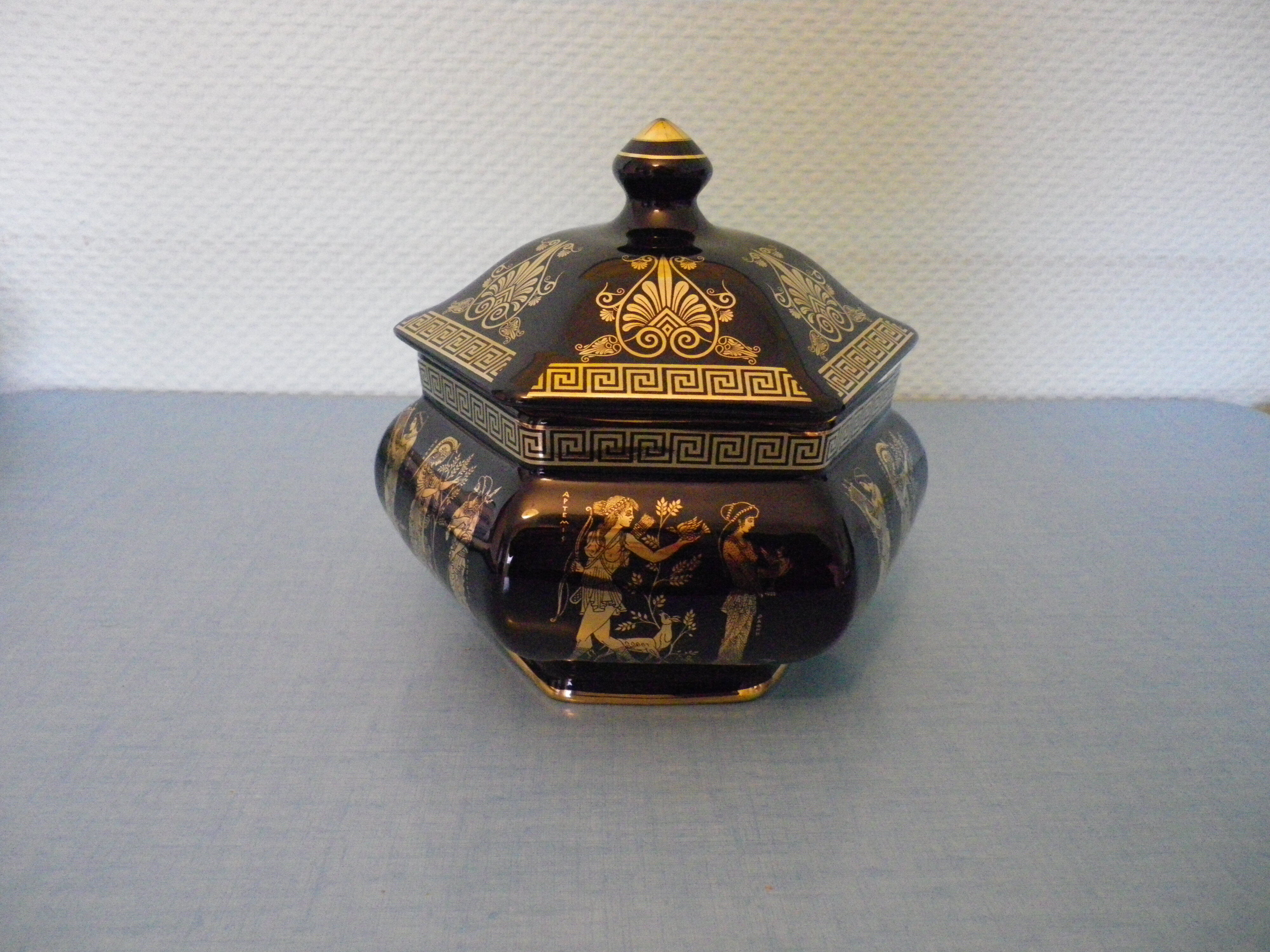 Porcelain candy maker hand-decorated with 24 carat gold Greece 70