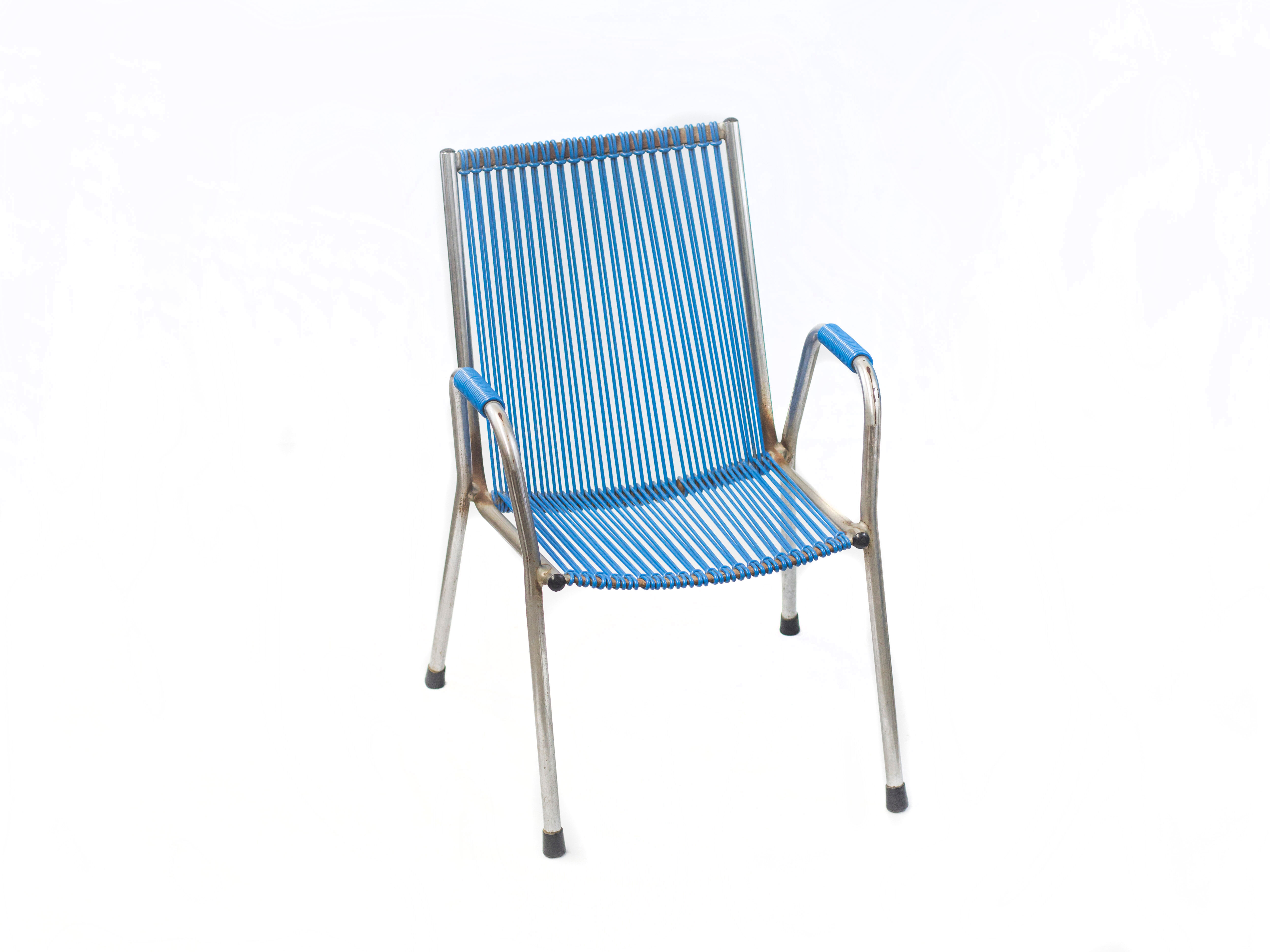 Set of 2 kids chair with scoubidou grid France 60s