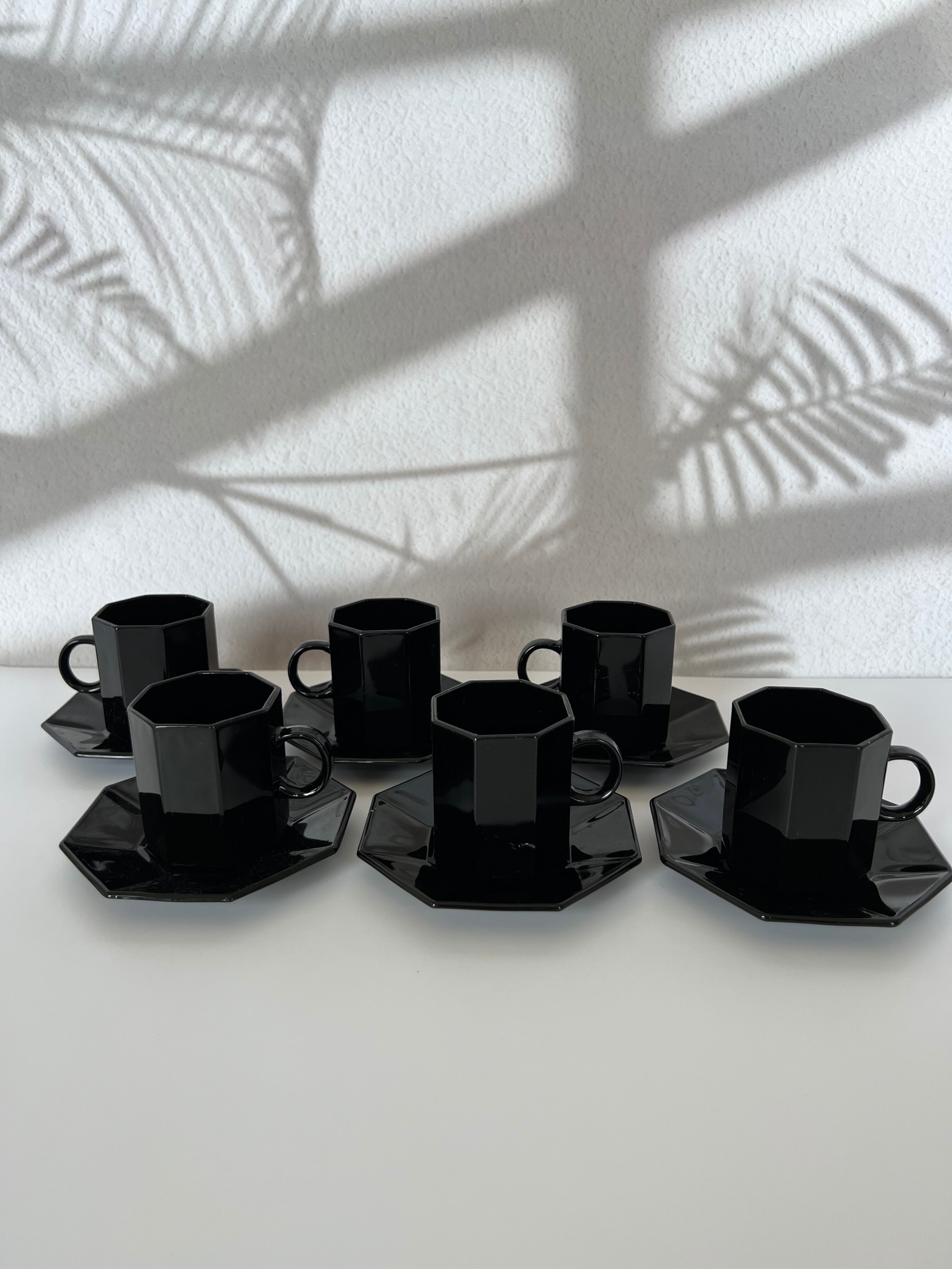 Service 6 tasses à café noires et sous tasses octogonales Octime Arcoroc France collection Esso