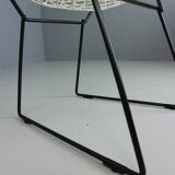 Set of two Diamond chair by Harry Bertoia in white & black metal. 1960s
