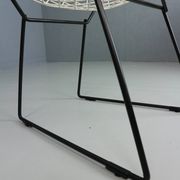 Set of two Diamond chair by Harry Bertoia in white & black metal. 1960s