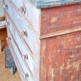Distressed chest of drawers