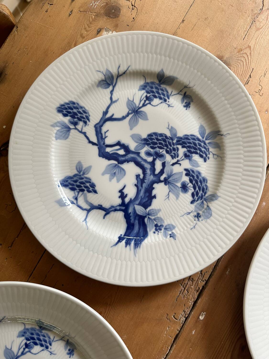 Set of eight German porcelain plates from the 1950s