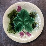 2 old plates in dabbling