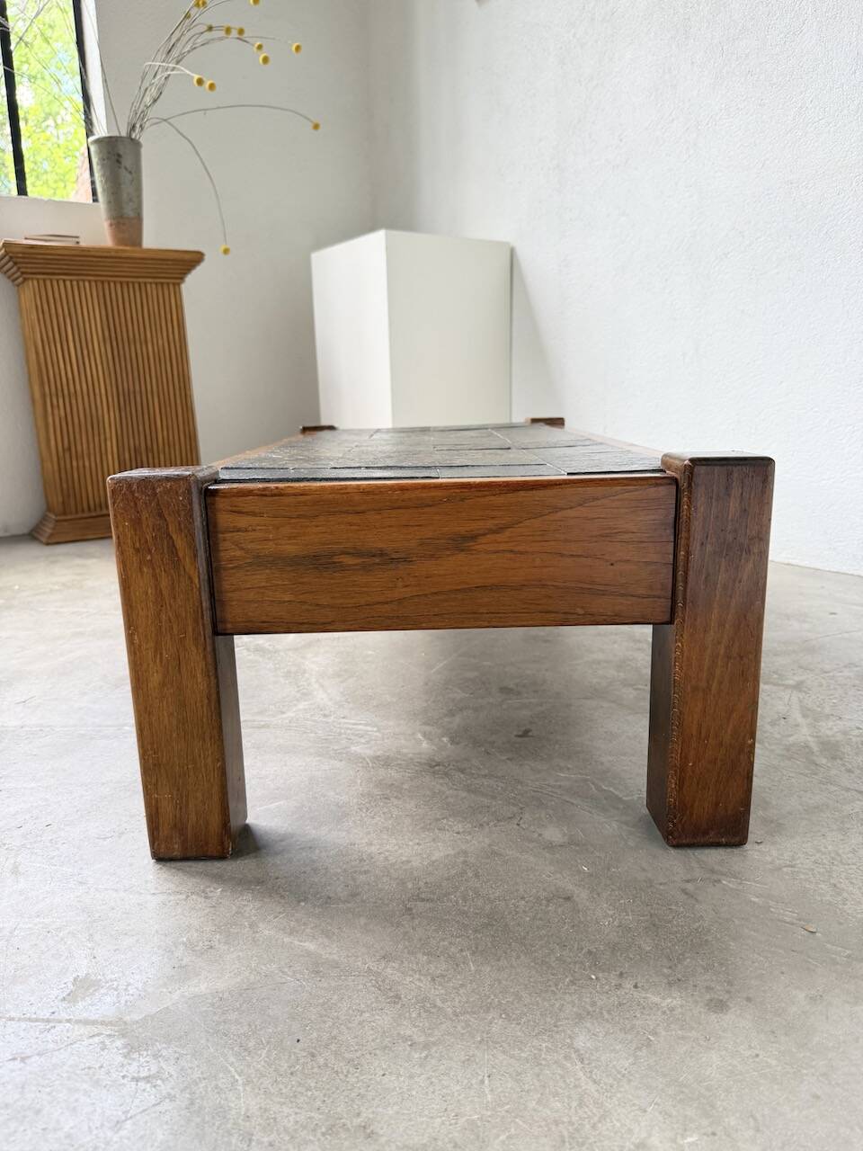 Table basse en chêne et ardoise 1950