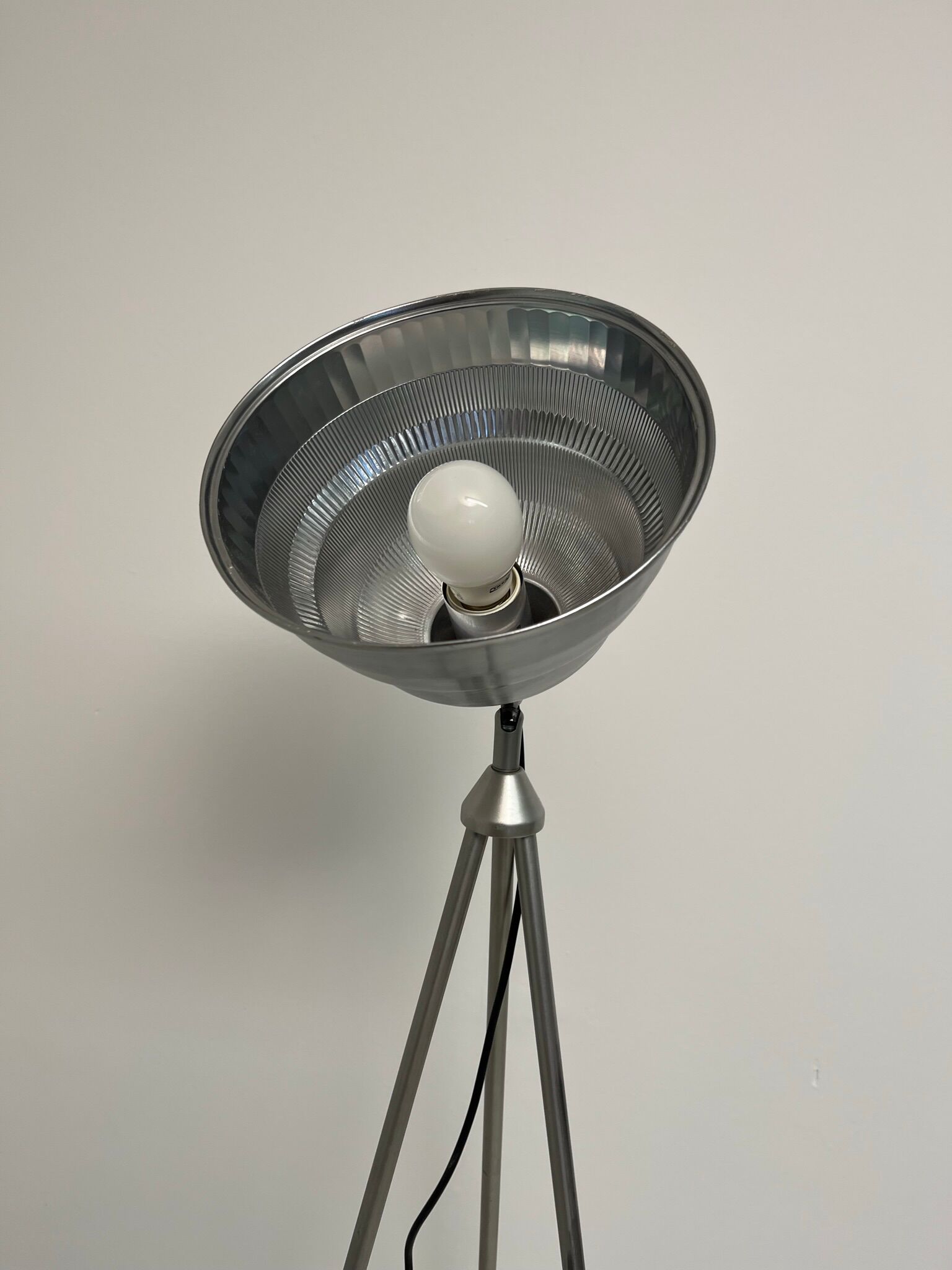 Lampadaire trépied abat-jour métal