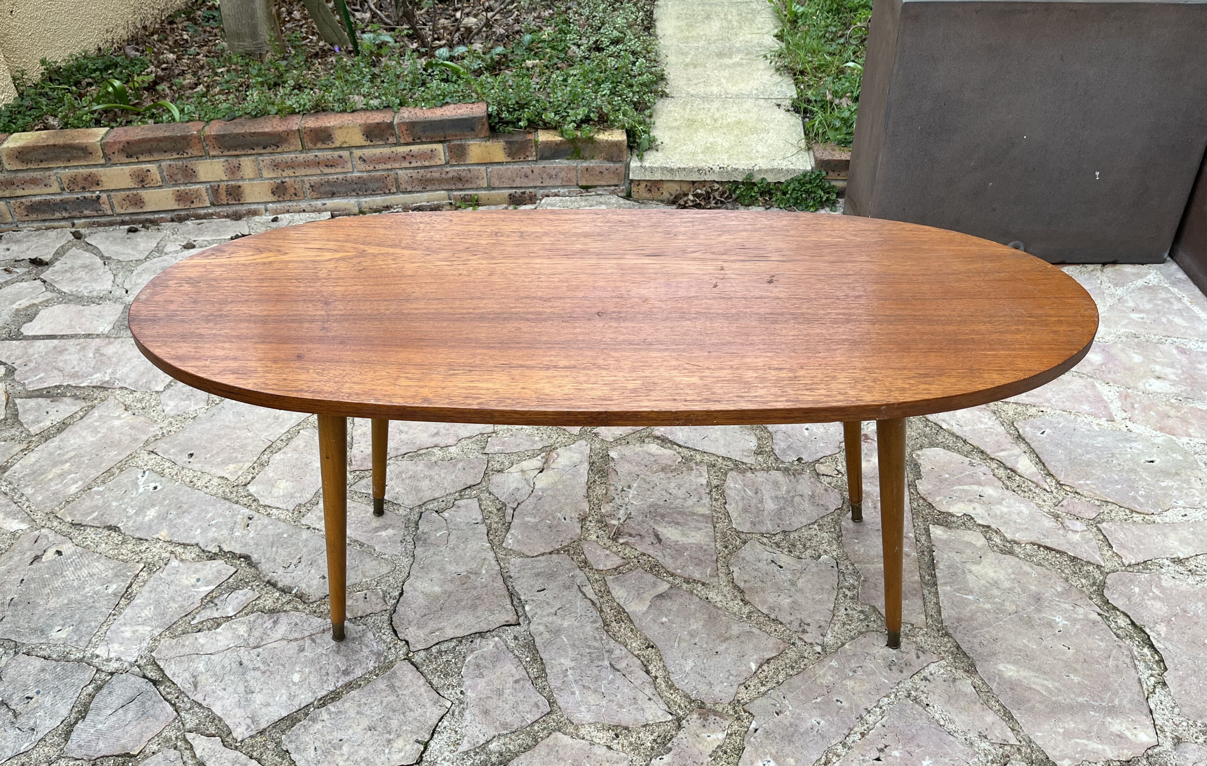 Table basse ovale en bois
