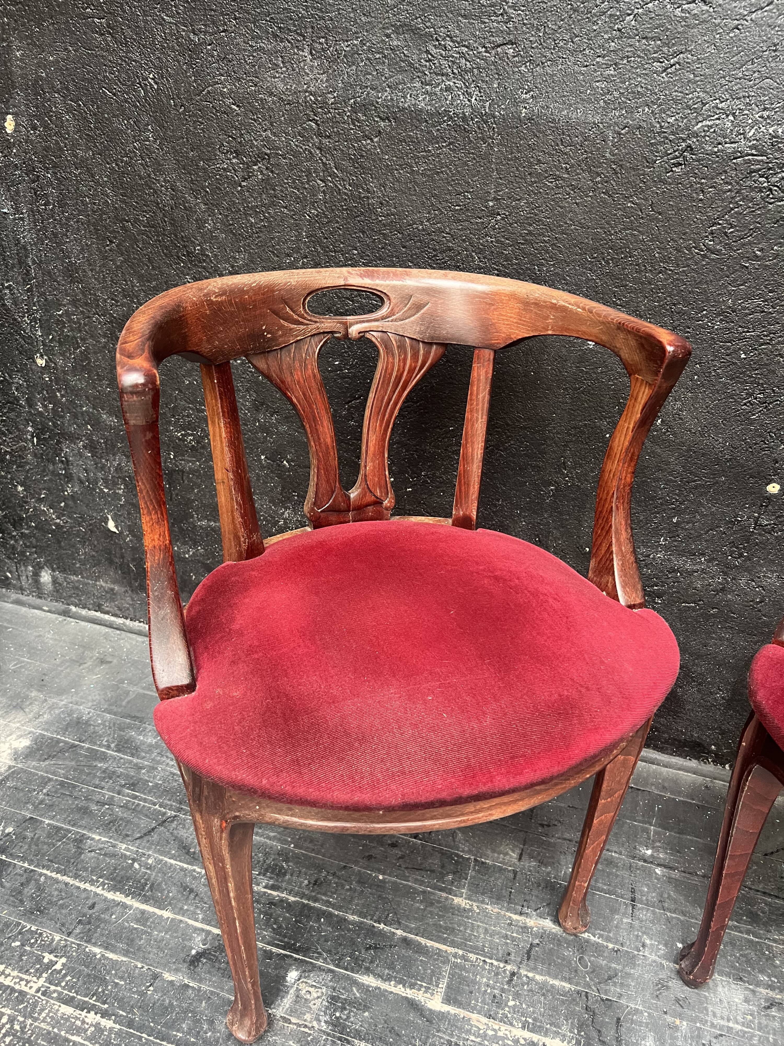 Paire de fauteuils de style art nouveau