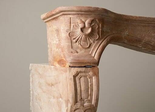 18th-century fireplace in Prety stone (Burgundy)