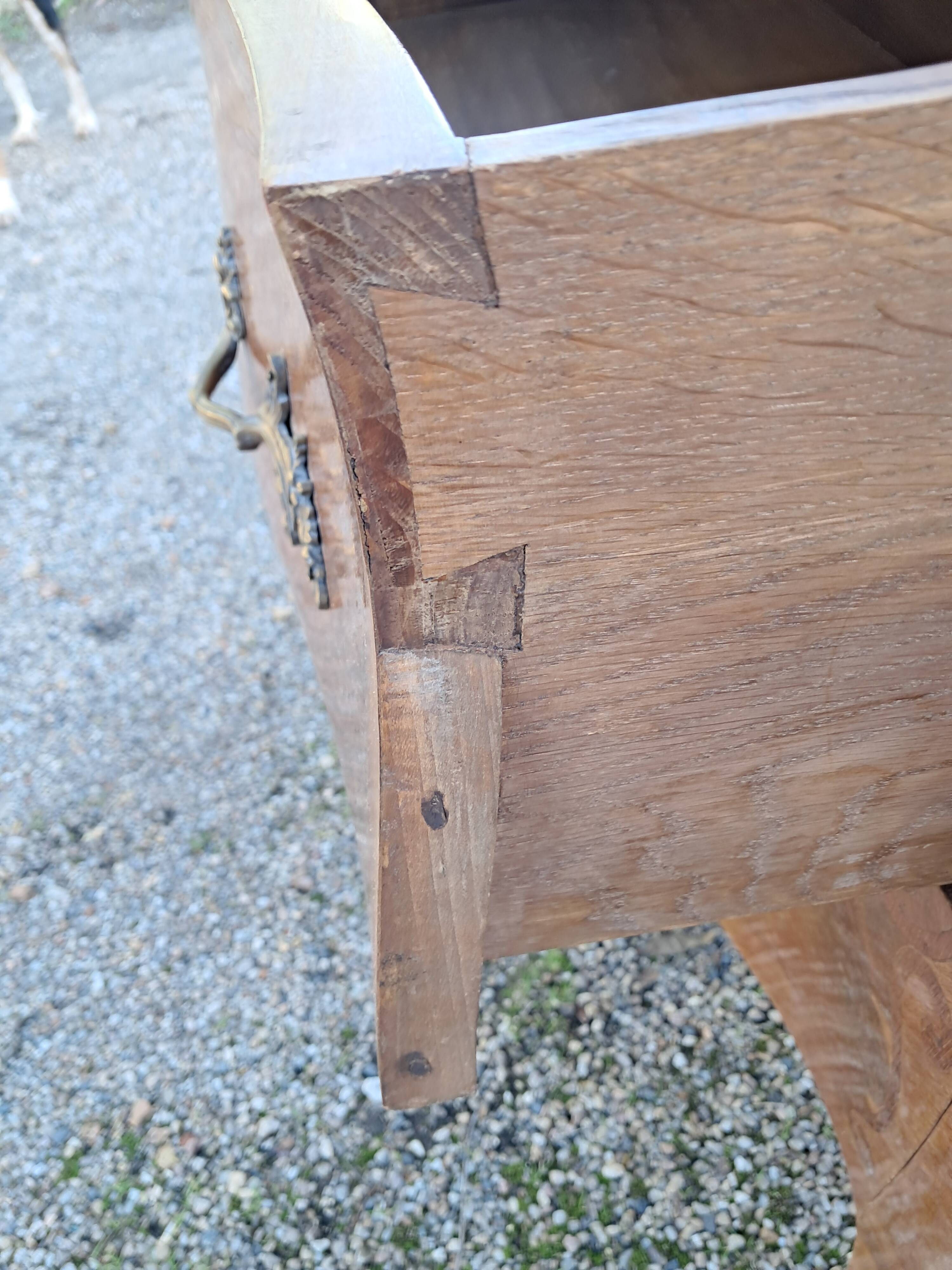 Commode de style Louis XV en bois de rose et marbre rouge, vers 1900