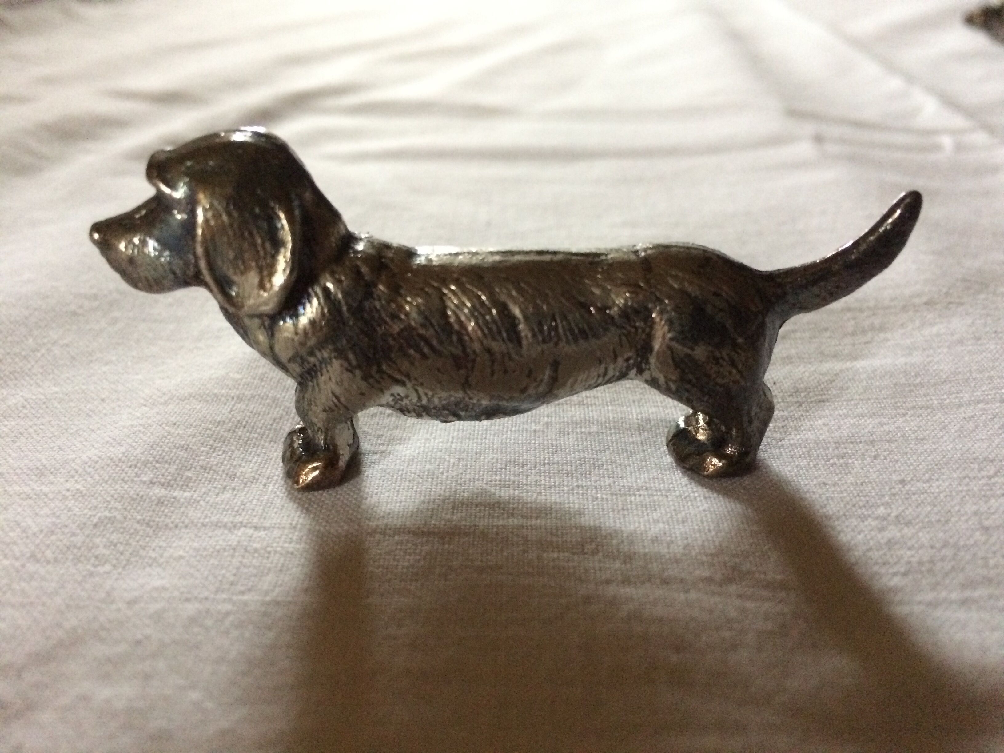 Suite de 6 porte-couteaux chiens teckels