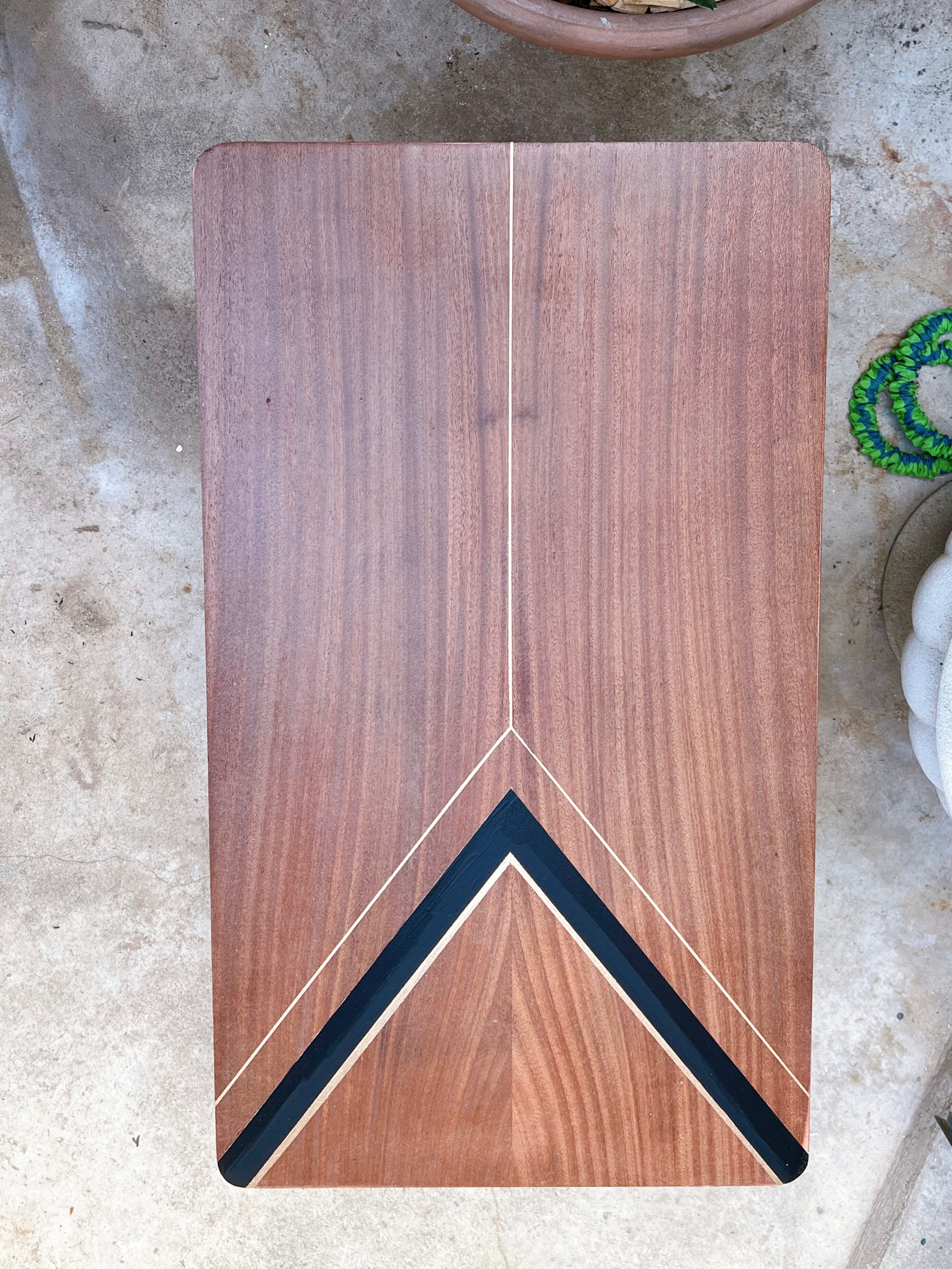 Coffee table compass foot