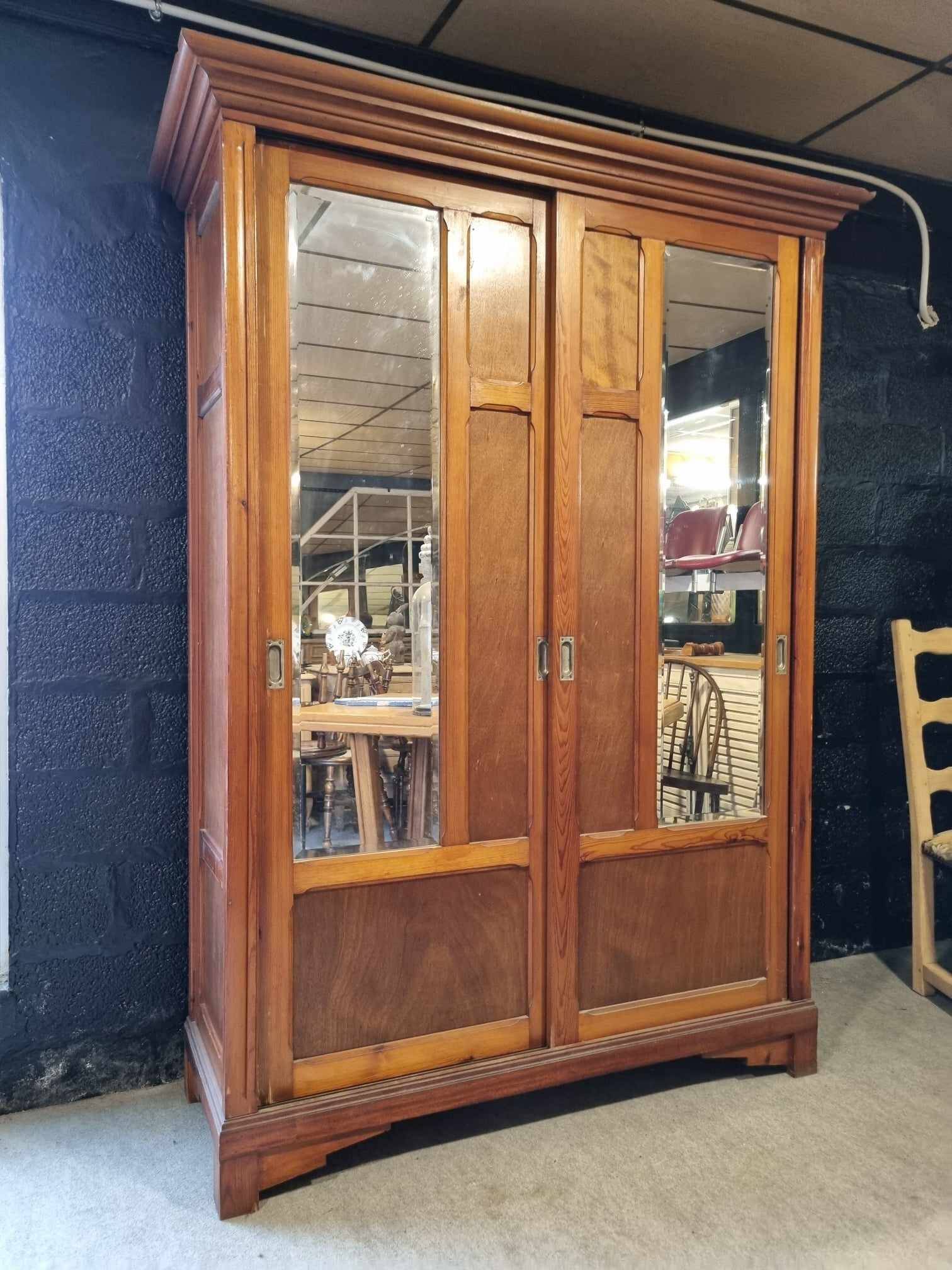 Grande Armoire Parisienne