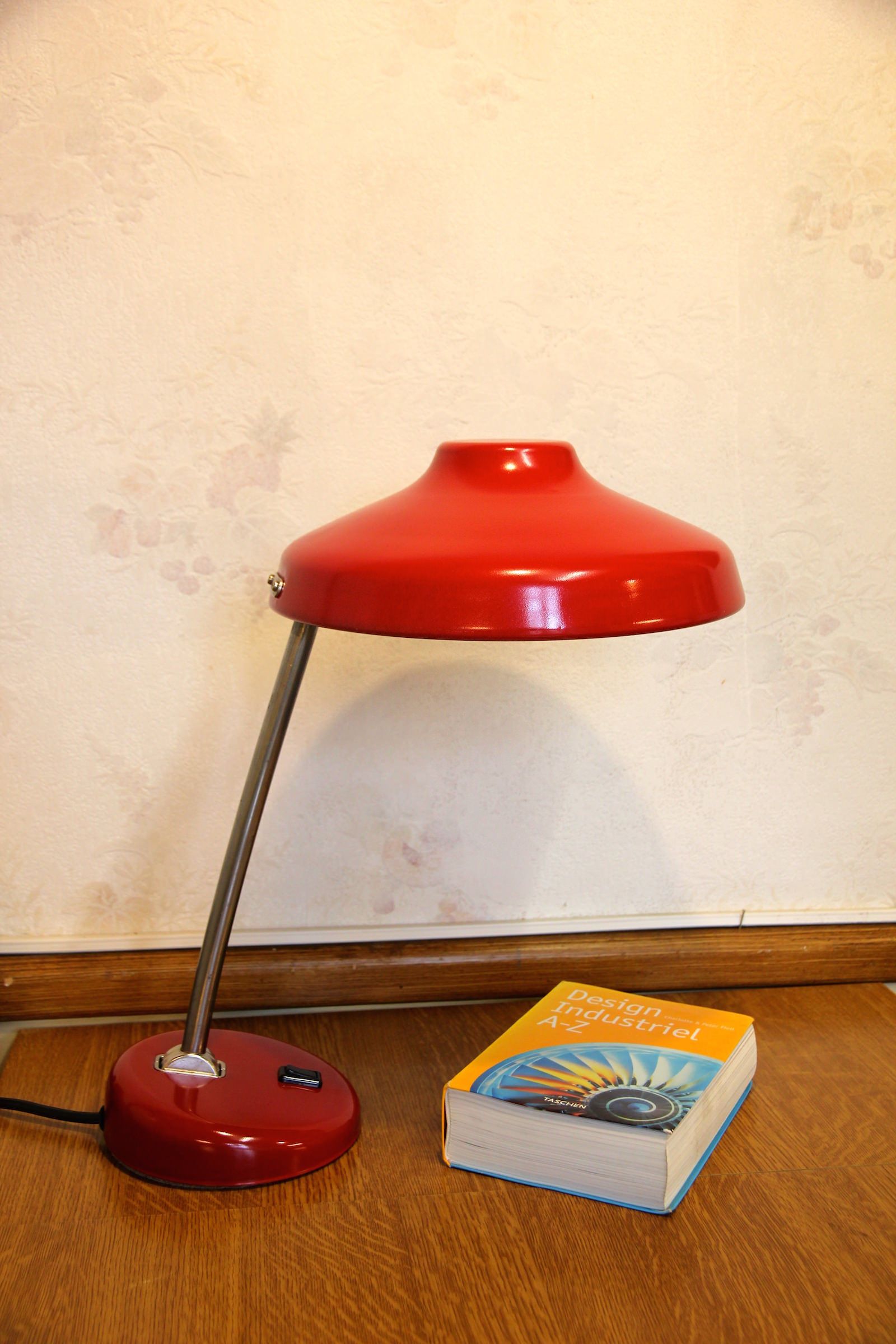Carmine red saucer/UFO articulated years 50/60 desk lamp