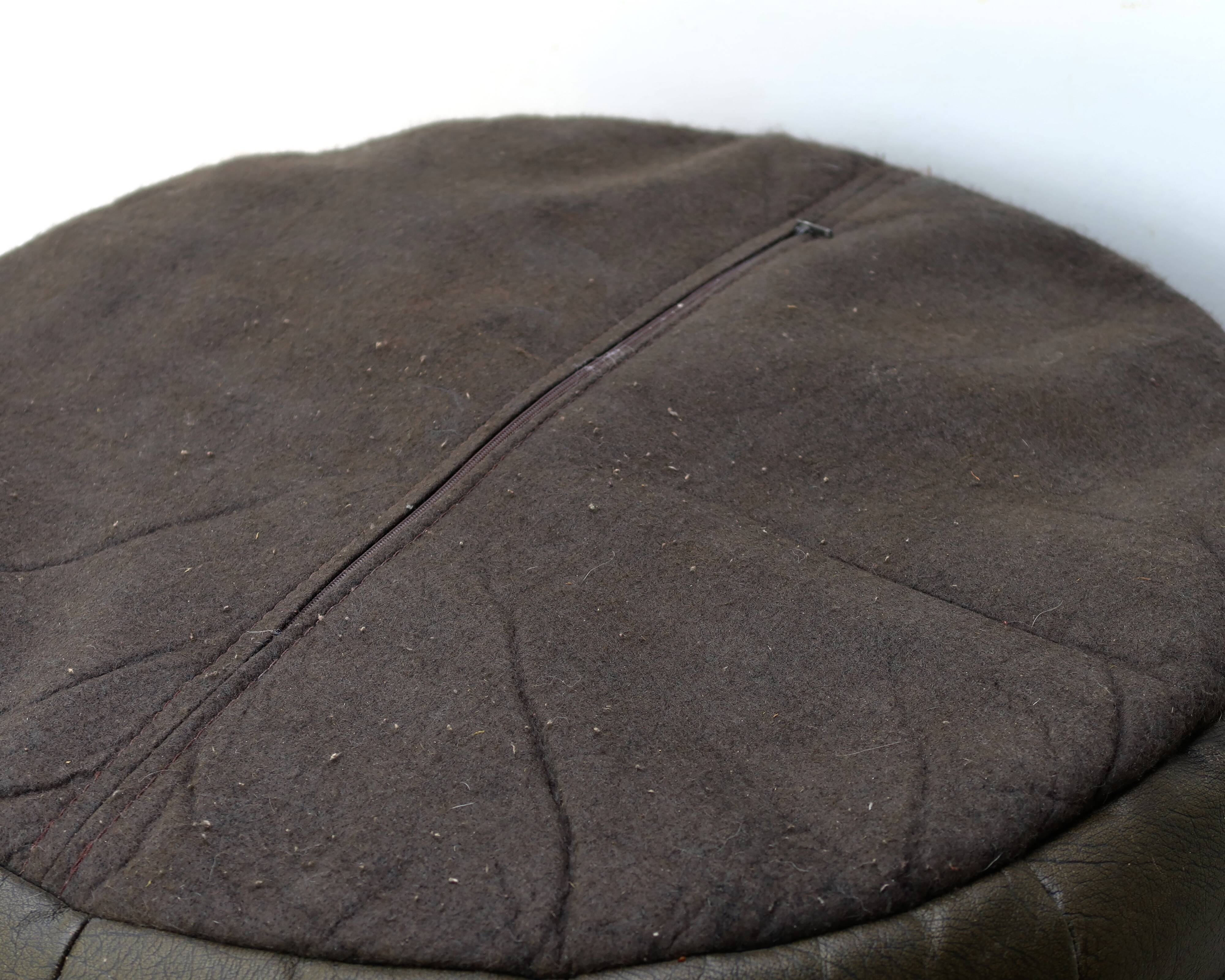 Round De Sede pouf in brown leather patchwork, 1970s.