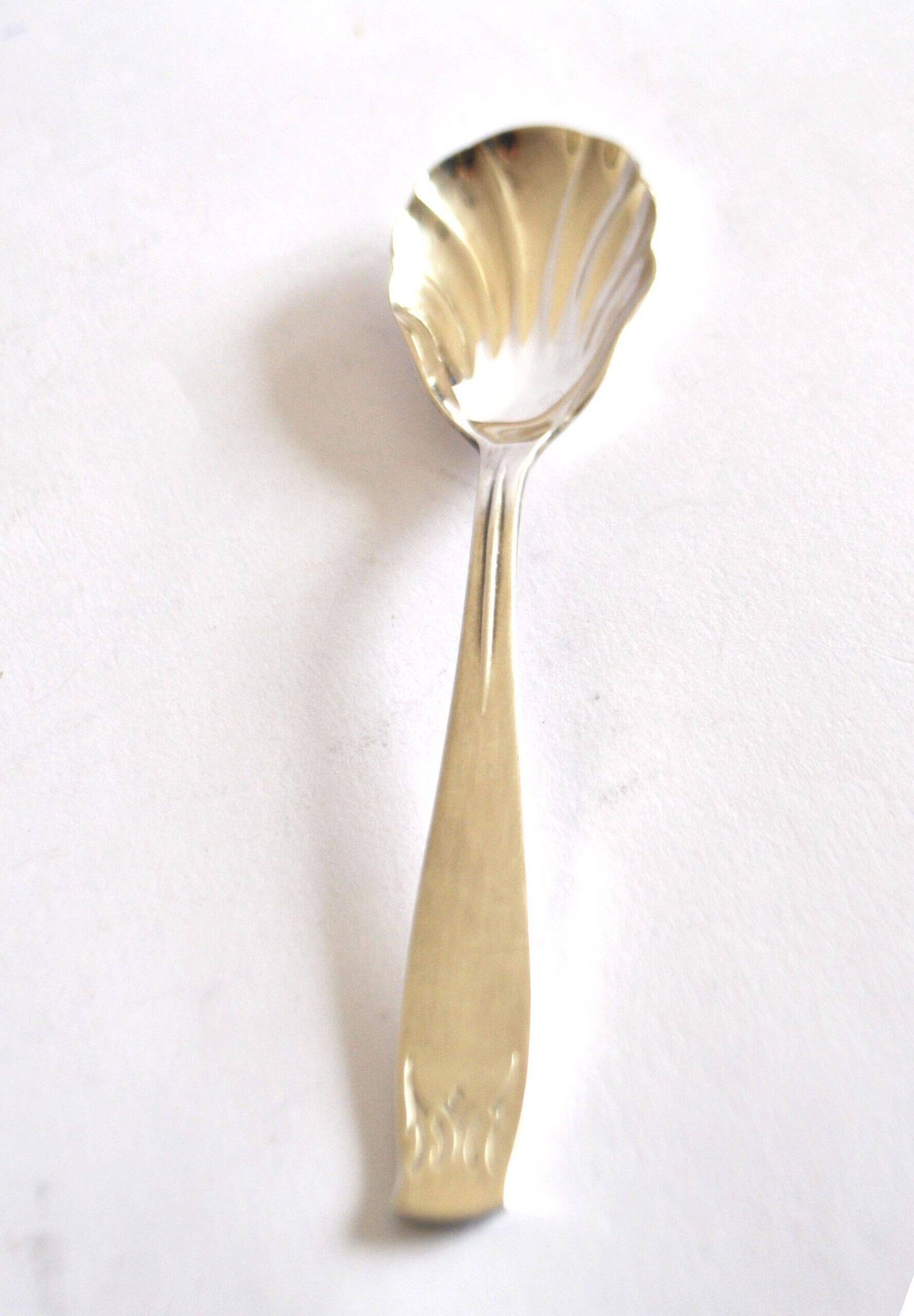 Cuillère à sucre vintage en métal argenté Gulden Alsace, décor coquille
