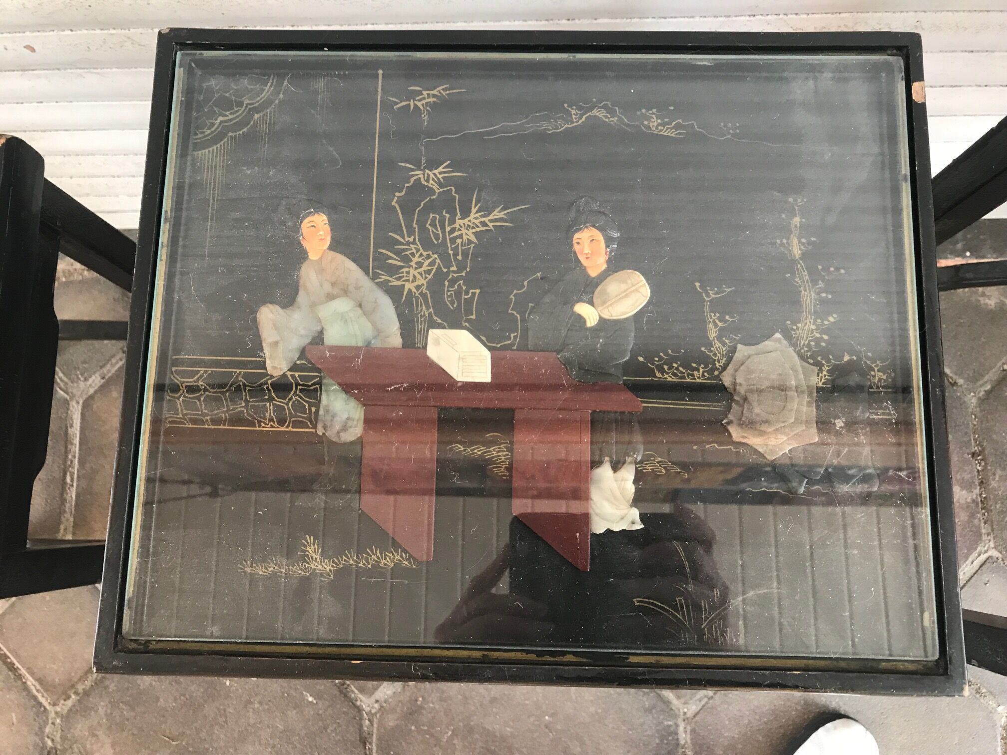 Tables gigognes chinoises en bois laqué incrustations de pierres dures années 60