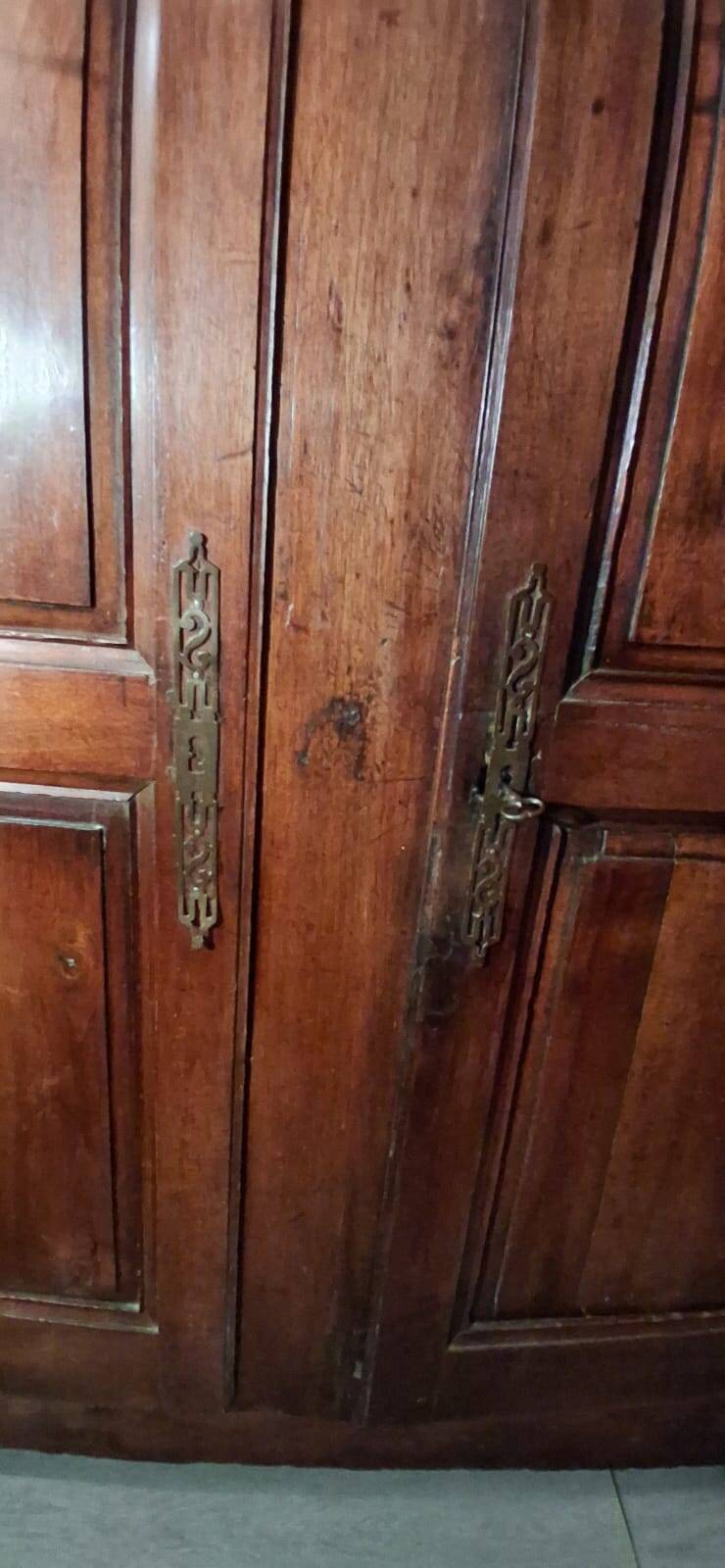 18th-century Malouine wardrobe, in walnut.
