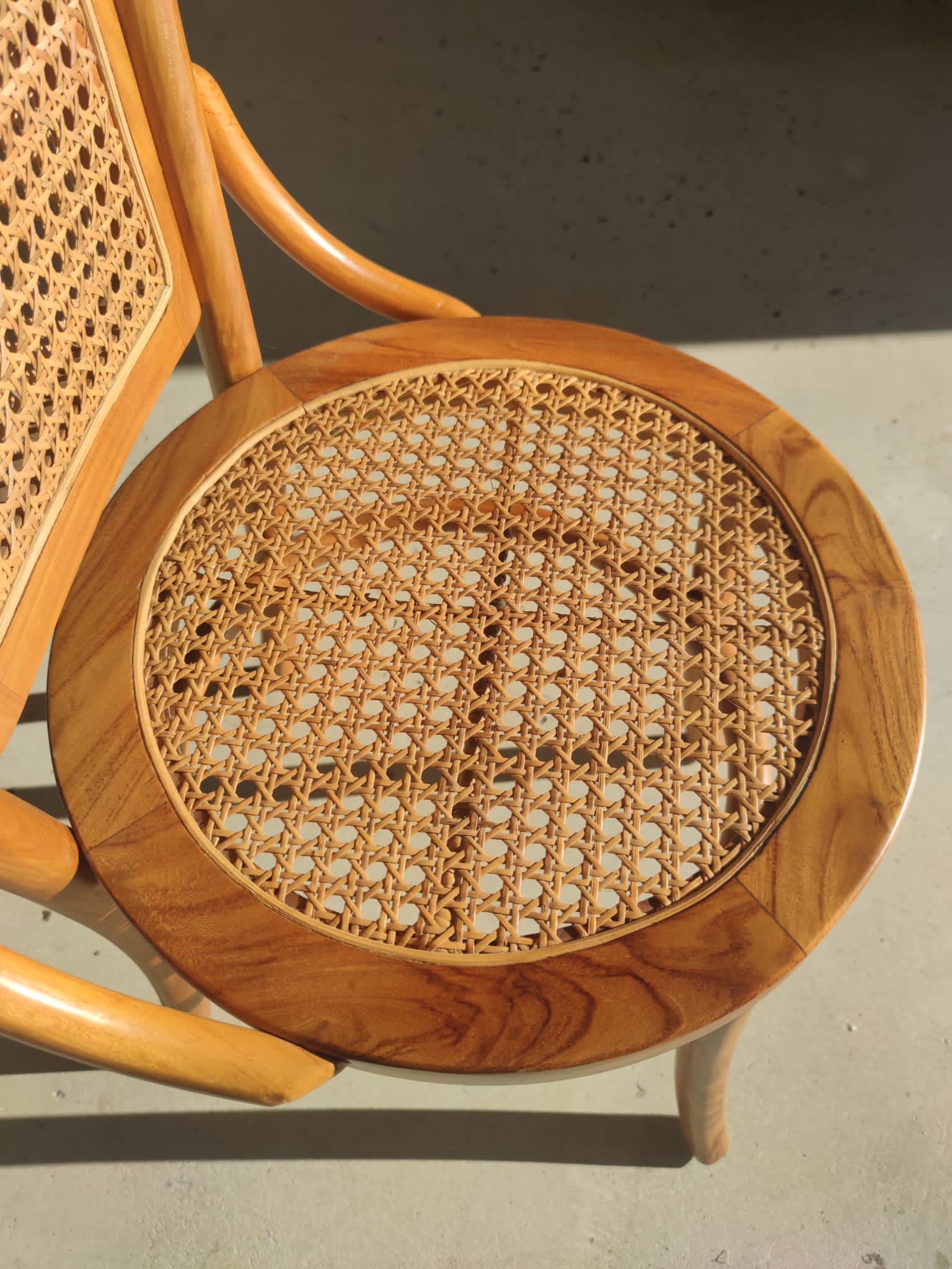 Chaise cannée en bois naturel