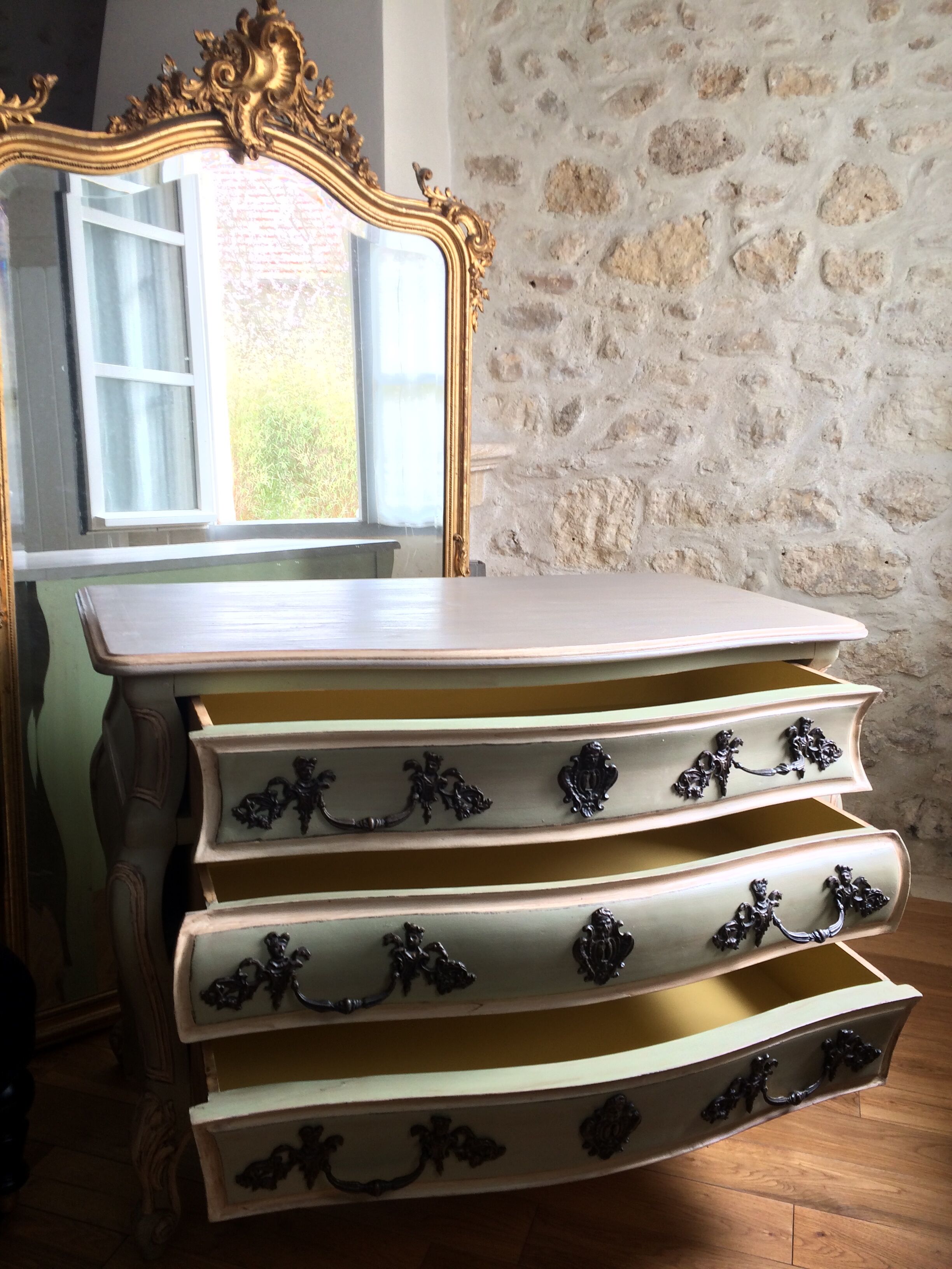 Bordelaise chest of drawers Louis XV style