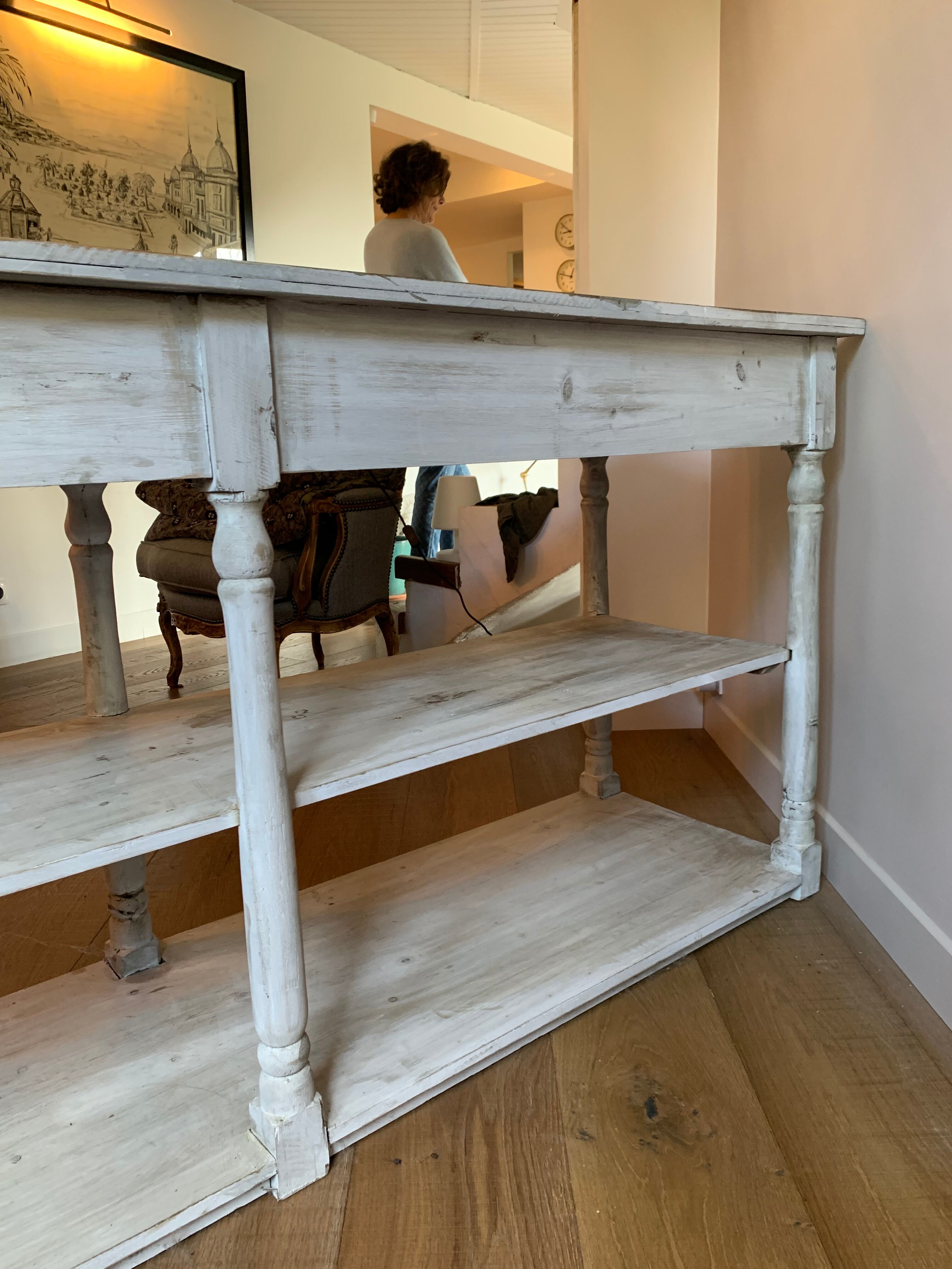 Console in lacquered wood