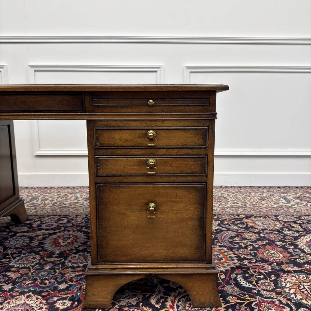 Bureau Chesterfield RAC Classic English