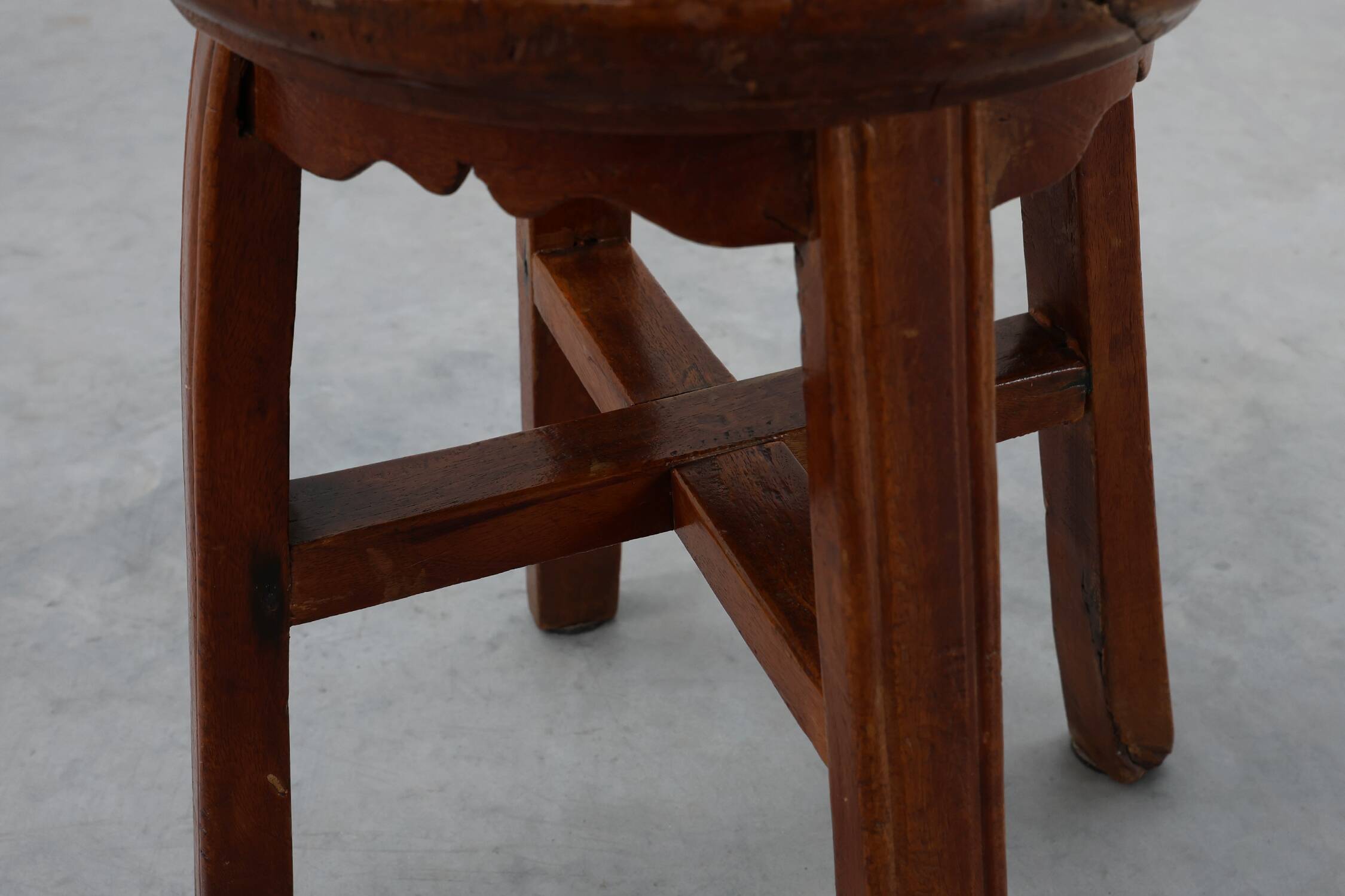 French Antique round stool in oak with nice patina, ca. 1850