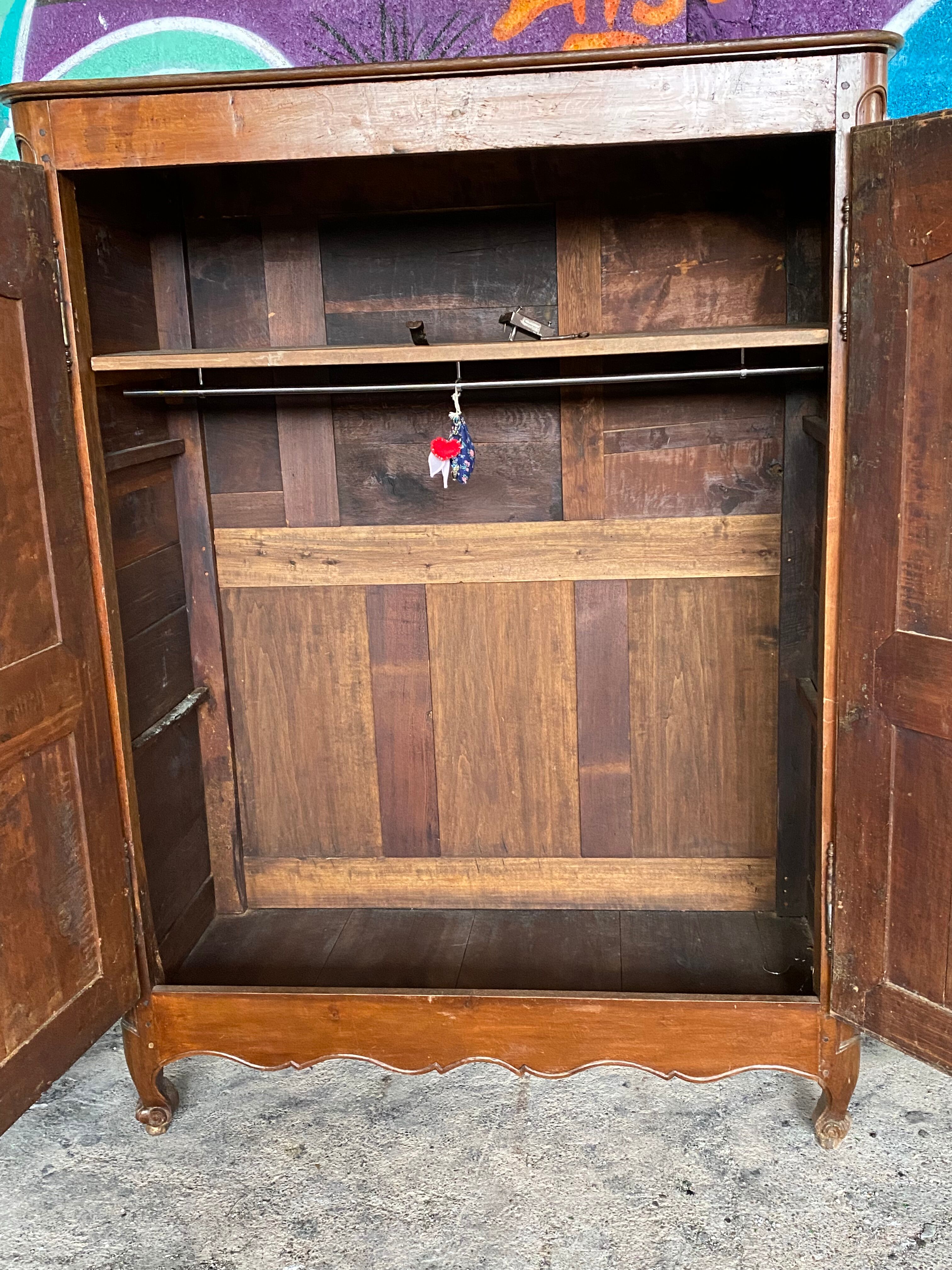 Basset cabinet