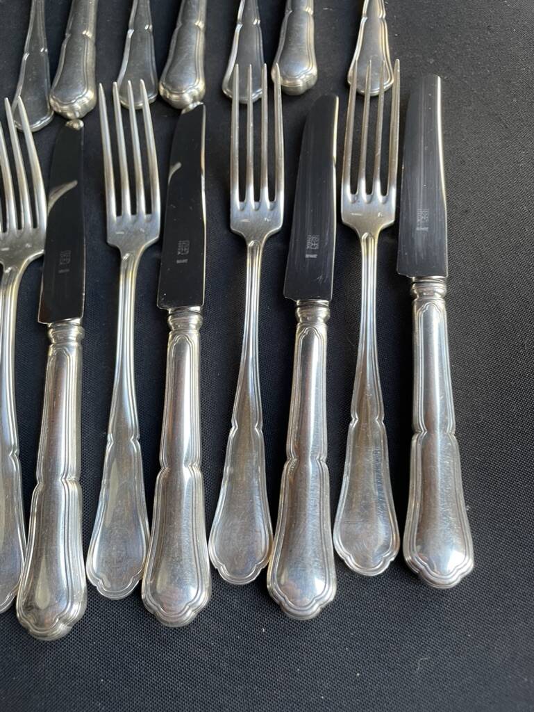 12 Forks and 12 cheese or dessert knives – Orfèvrerie Perrin Paris