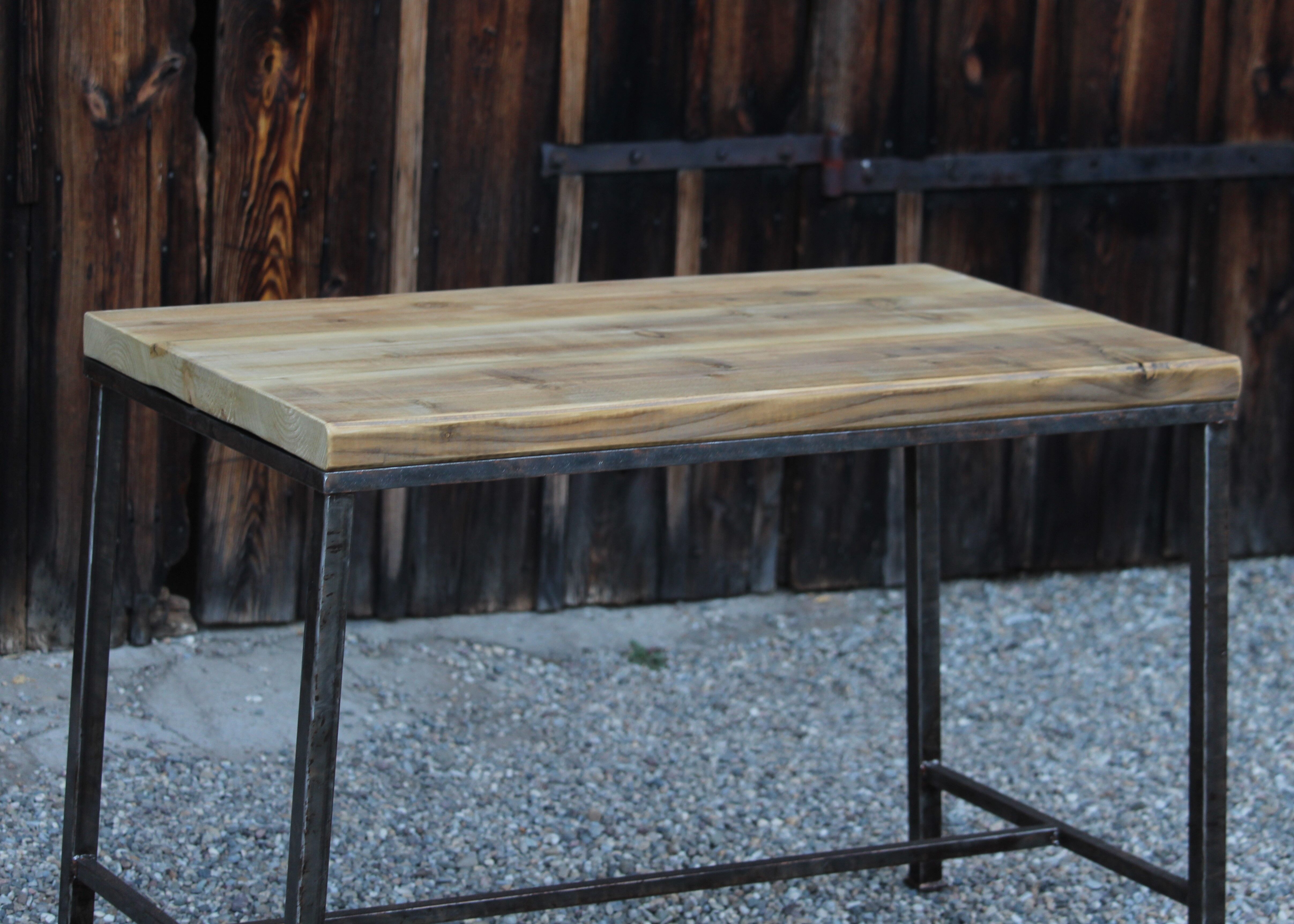 Small table in wood and metal