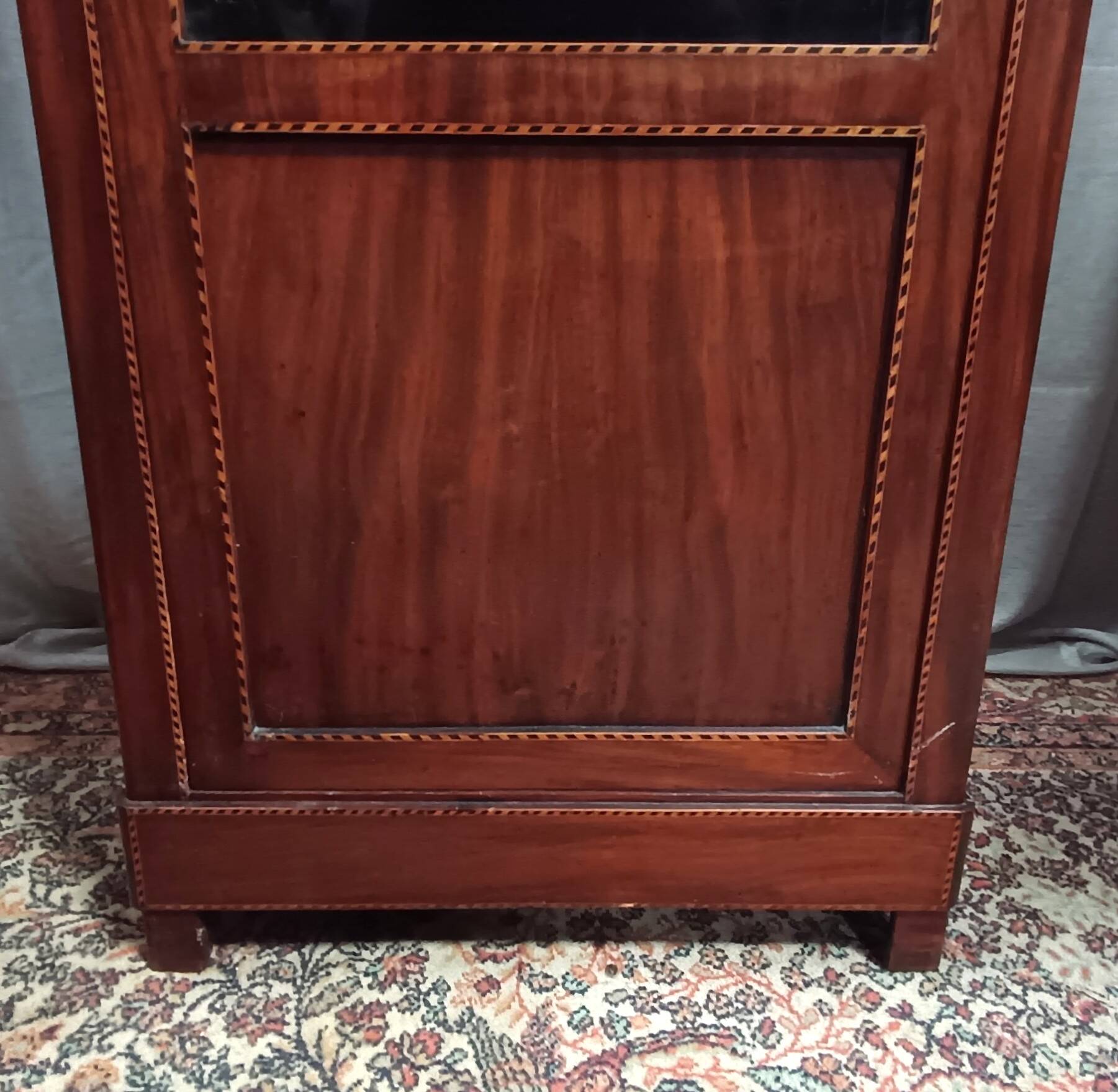 English style display cabinet in marquetry mahogany.