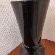 Vase en opaline noire