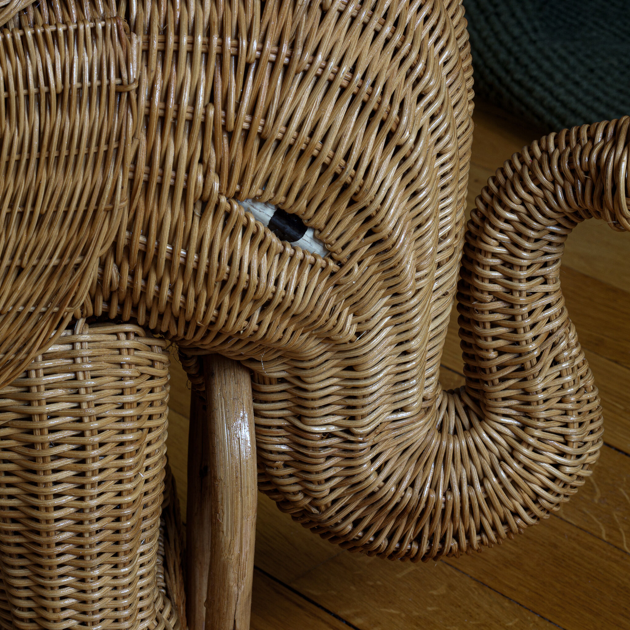 Elephant braided wicker service⎮60s/70s