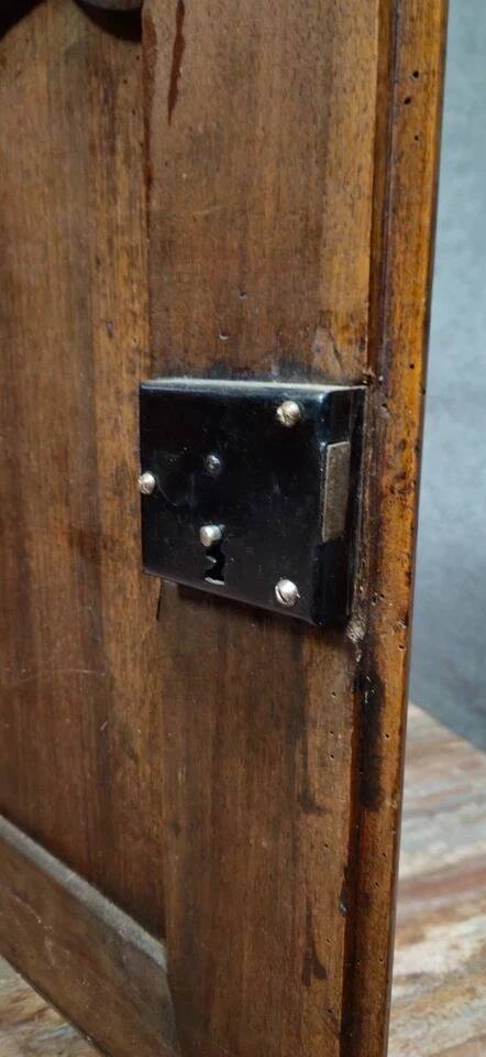 Two-body buffet from the Louis XV period in solid walnut, 18th century.